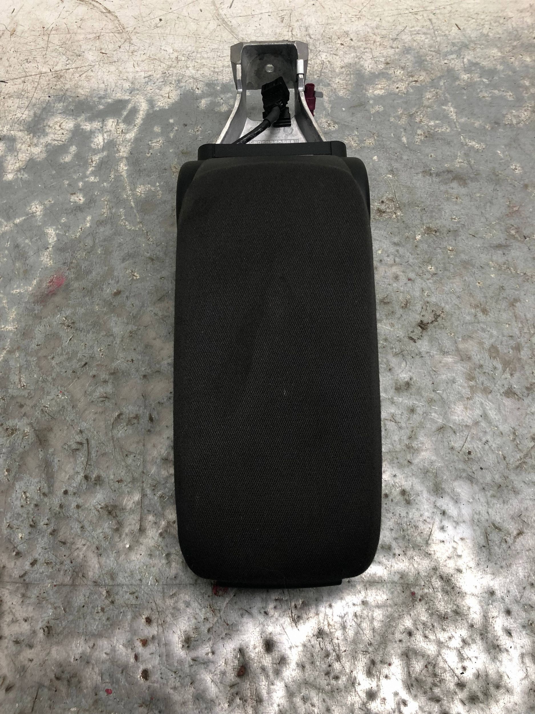 bracciolo WELUR AUDI A3 8P LIFT 8P0864207G