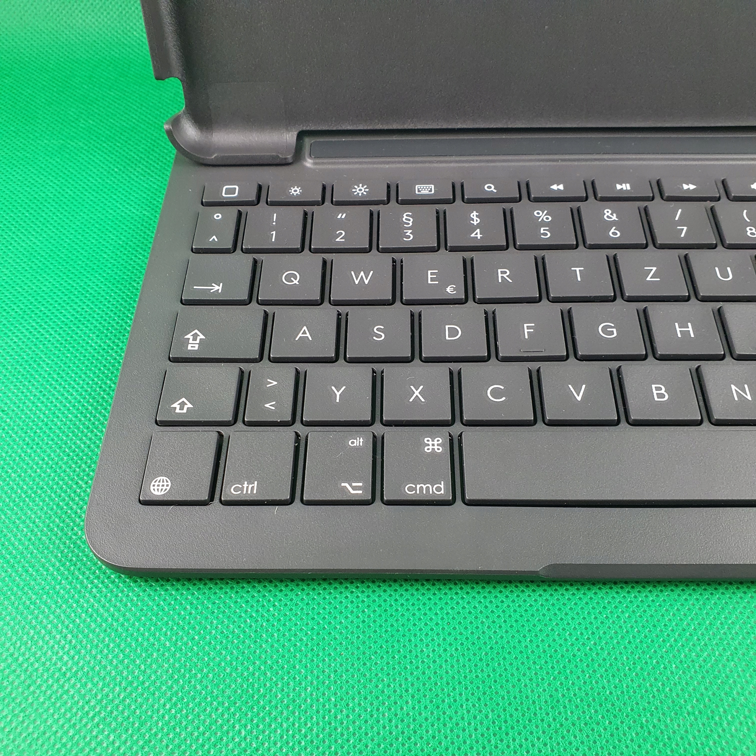 LOGITECH SLIM FOLIO APPLE iPad 5-7 ETUI KLAWIATURA Producent Logitech