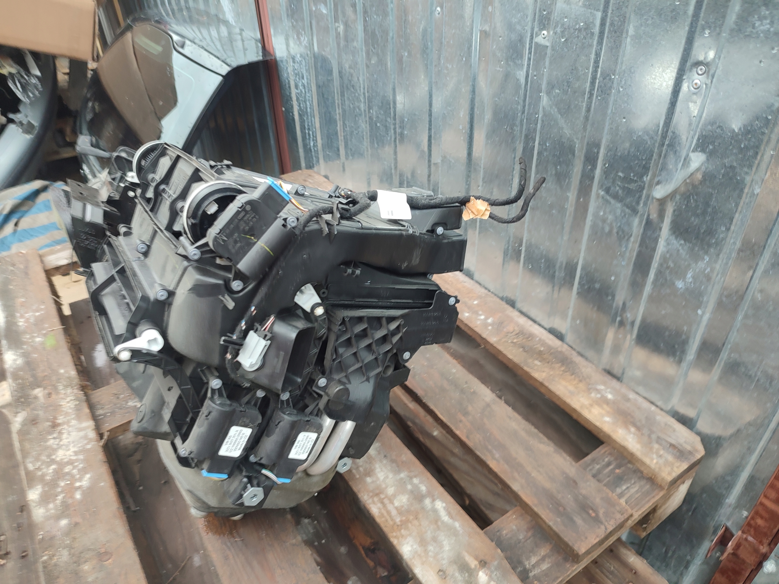 Bloc de chauffage complet Complète d’eau Boîte VOLKSWAGEN 3C1820003ER