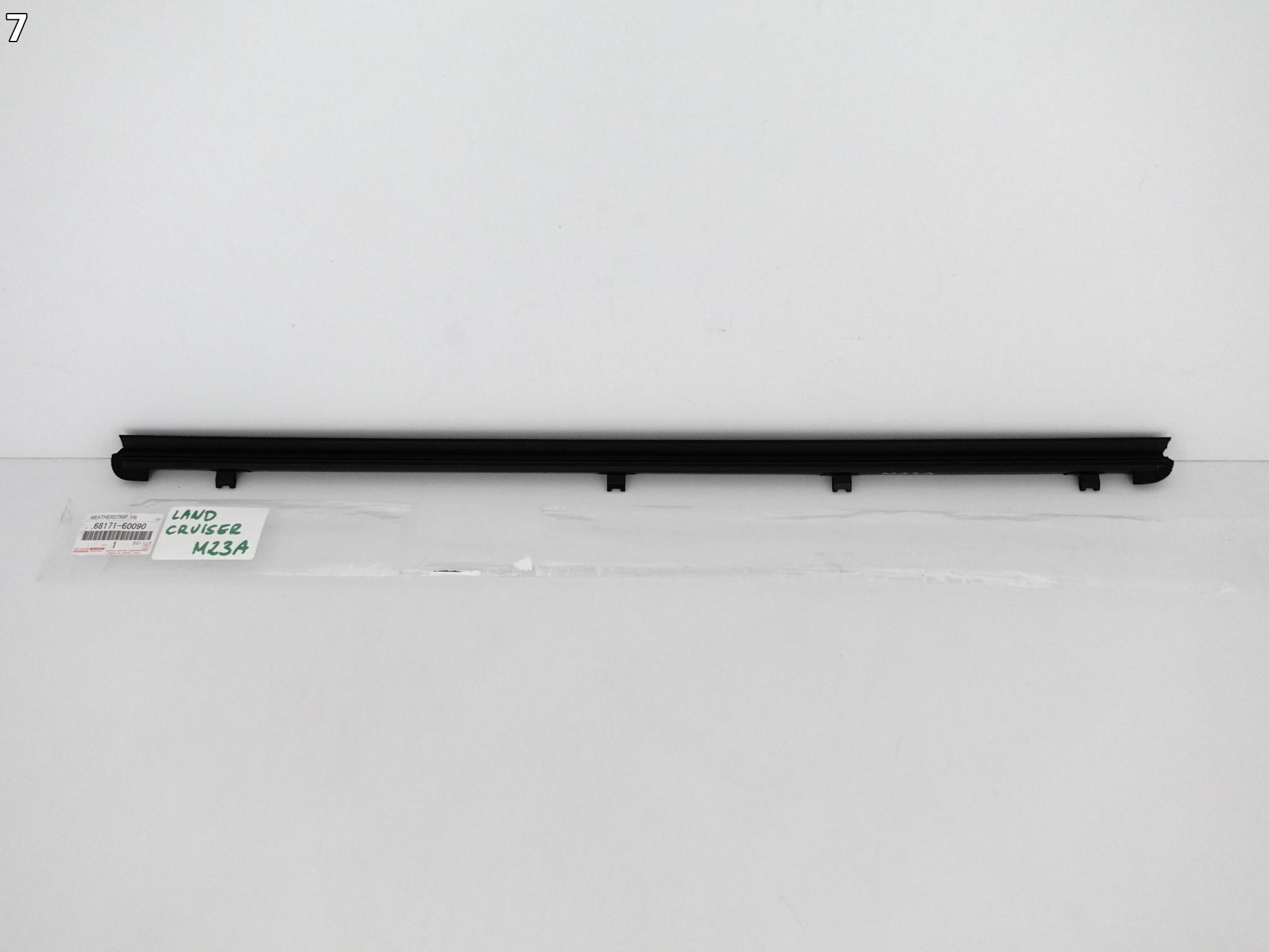 TOYOTA 4RUNNER 10-23 moulding dust windows right front 68171-60090