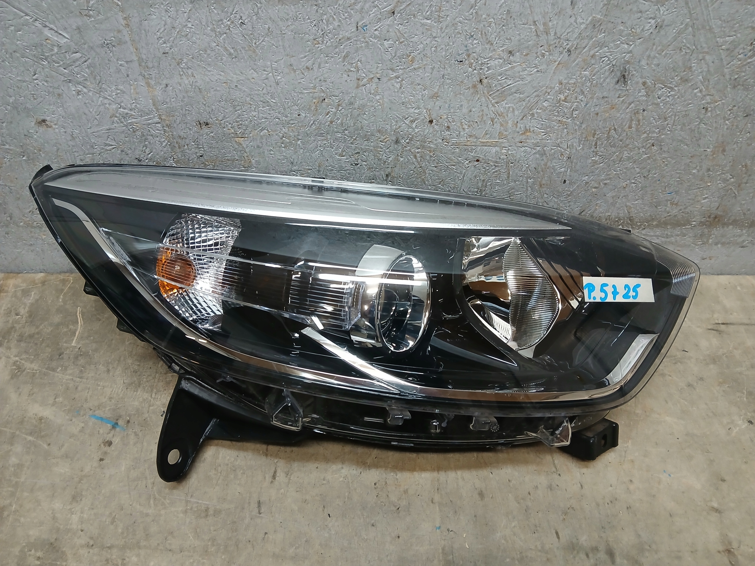 light front right RENAULT CAPTUR and 1 lens SREBRNA 260102734R