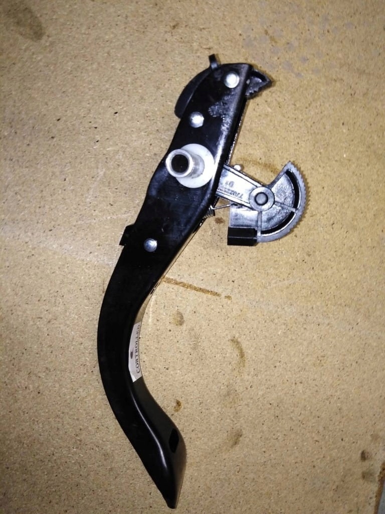 PEDAL SPRZEGLA RENAULT CLIO I 1.2 96- 40 kW Producent części Orion