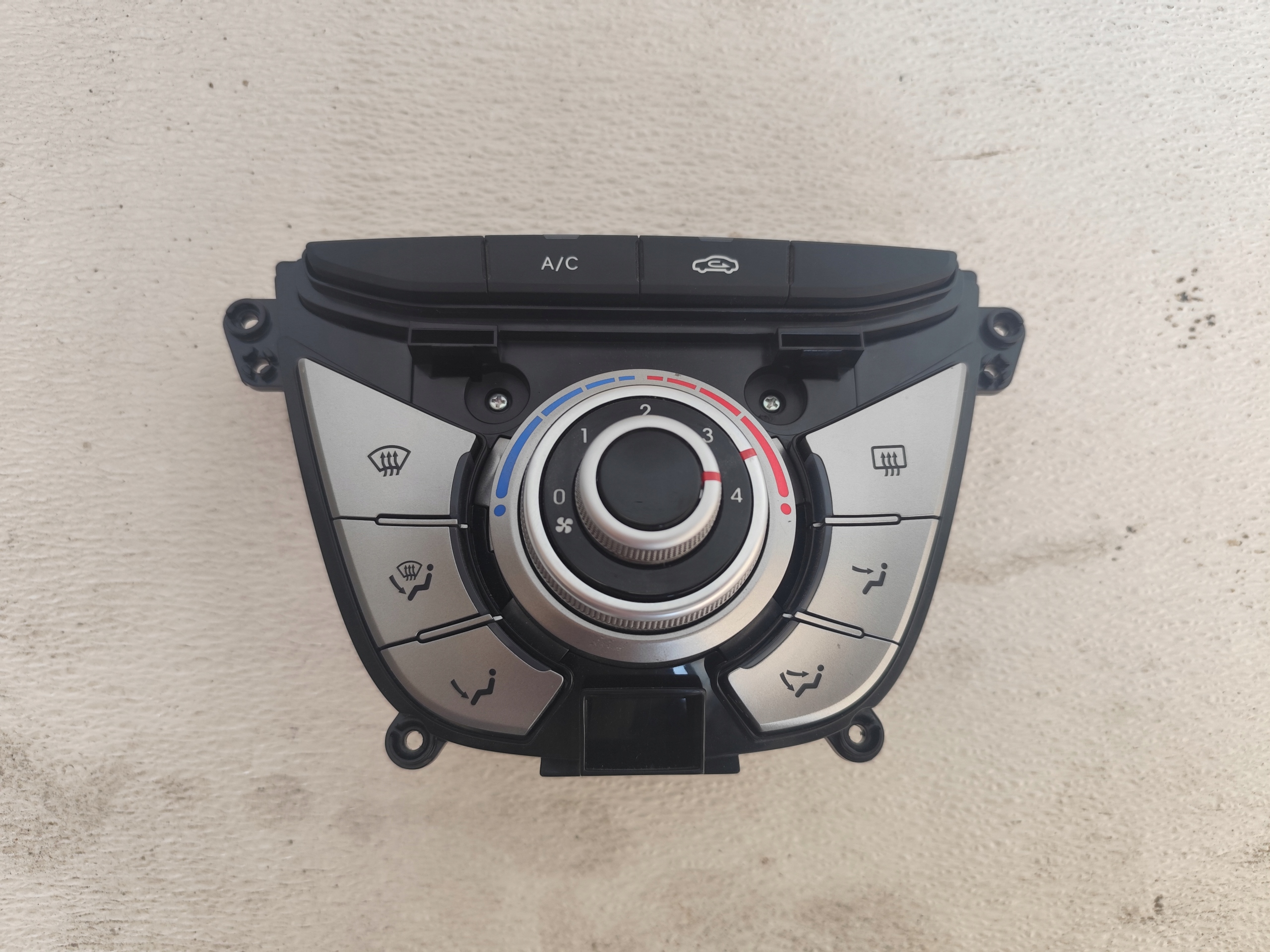 HYUNDAI IX20 2018 vezérlö panel NAWIEWEM a klímának
