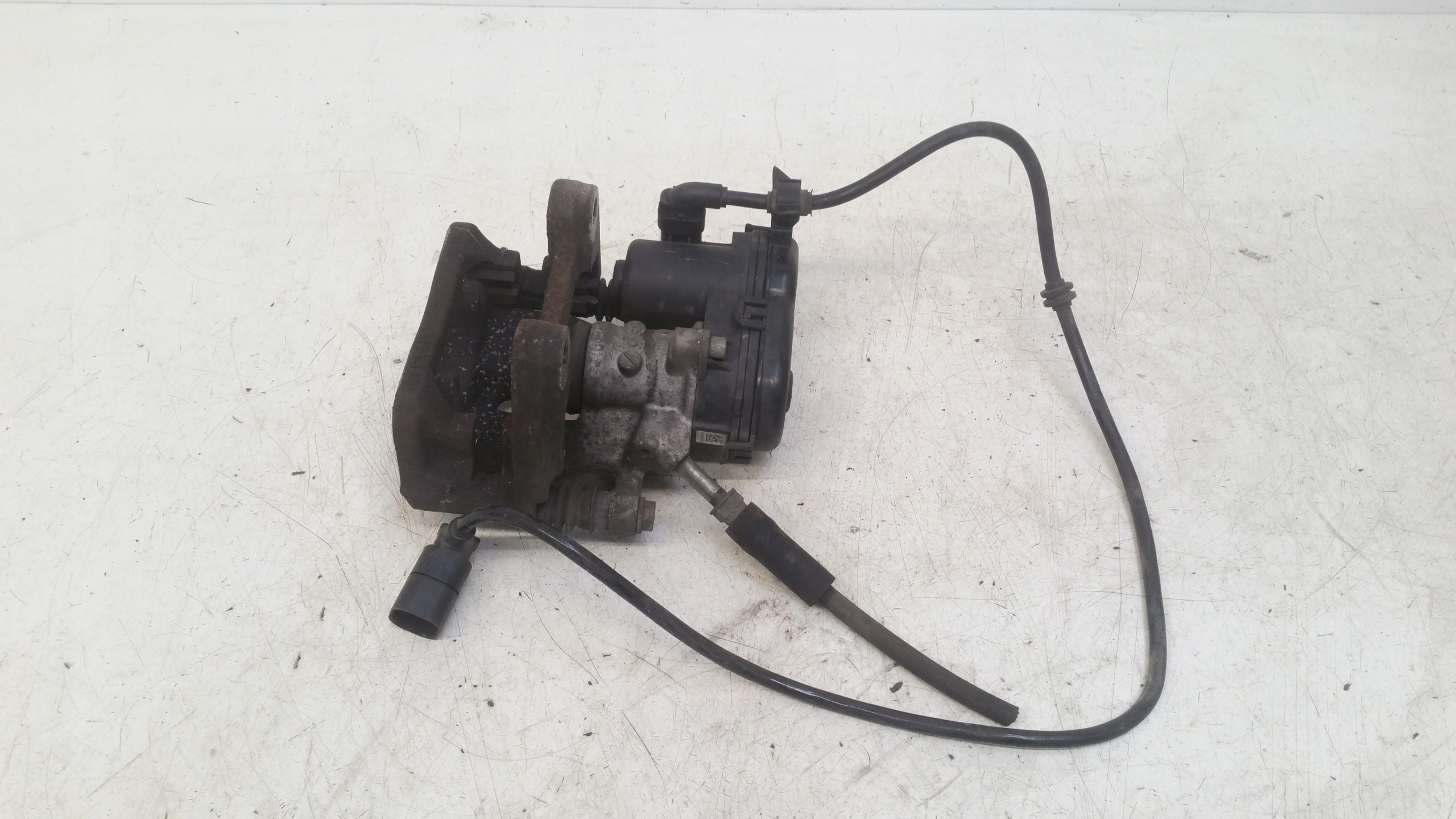 caliper right rear part 2465460443 Mercedes C117 CLA