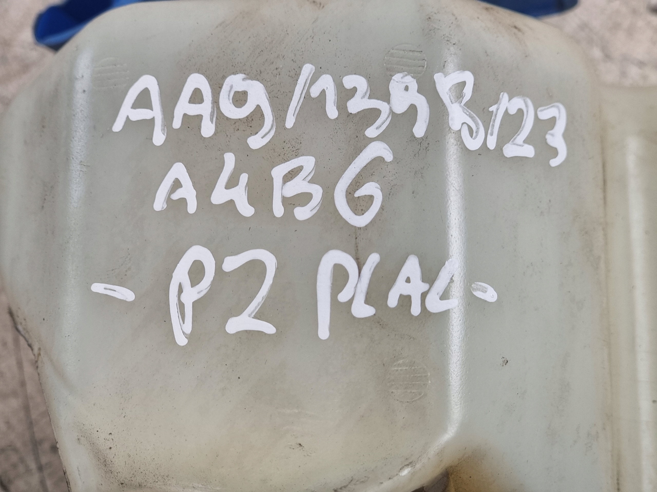 washer fluid tank OE 8E0955453K AUDI A4 B6 02r