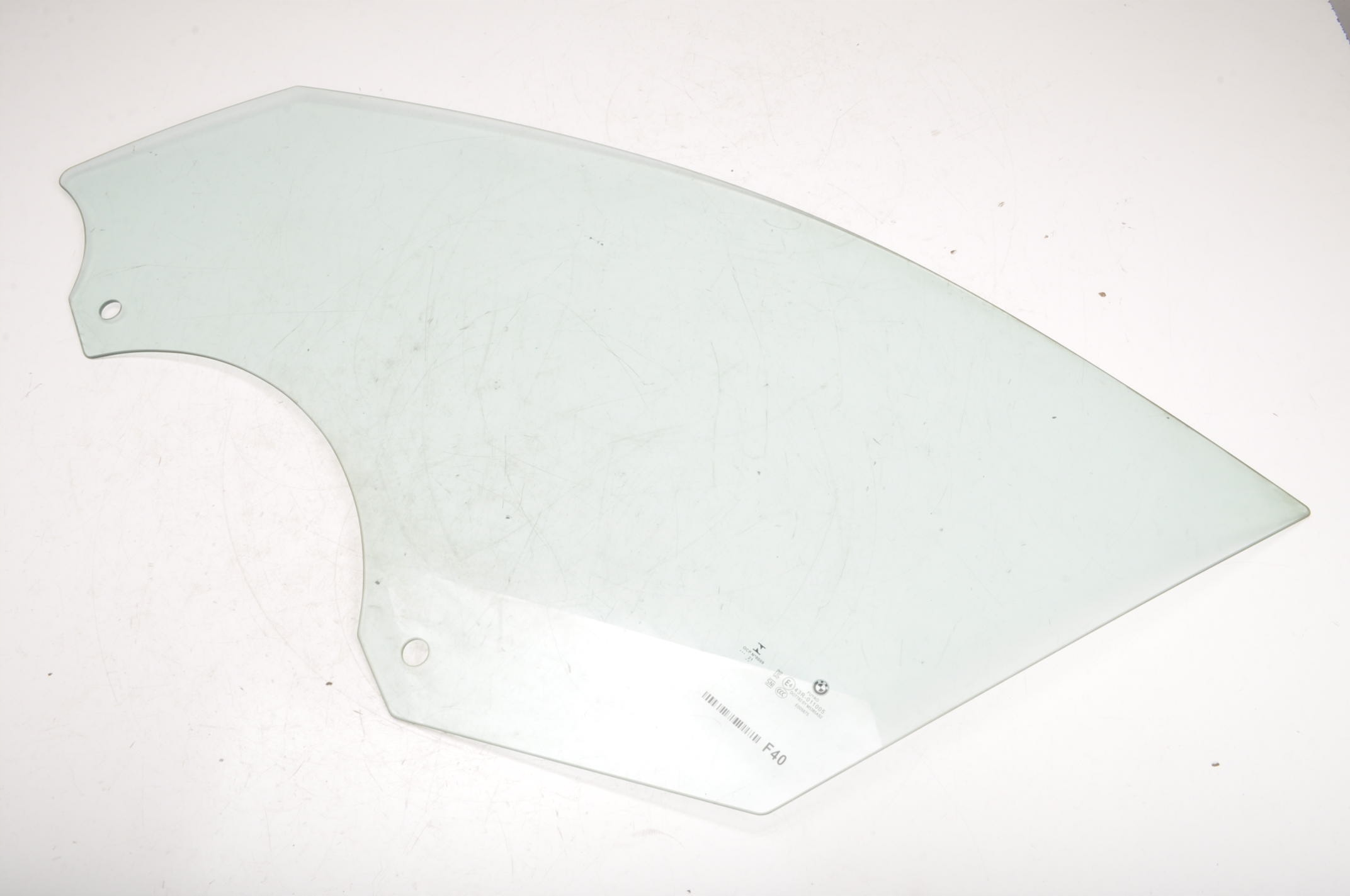 BMW F40 переднее левое стекло 21R