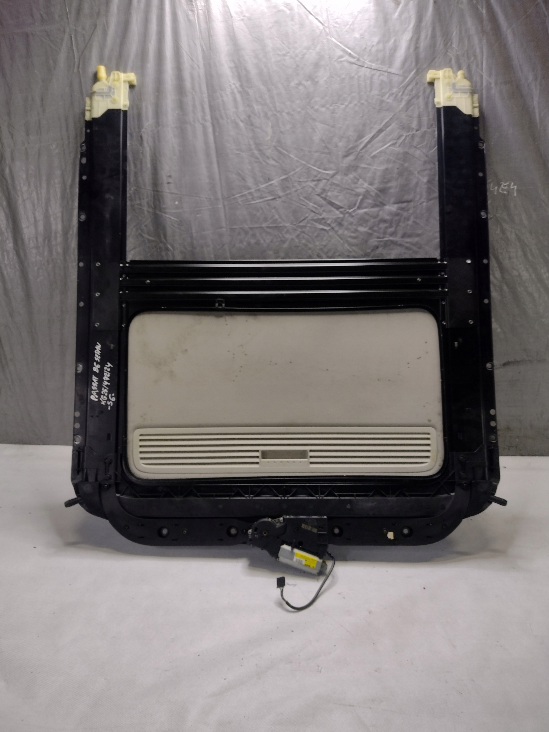 Toit ouvrant Volkswagen Passat B6 Berline 1K0877255
