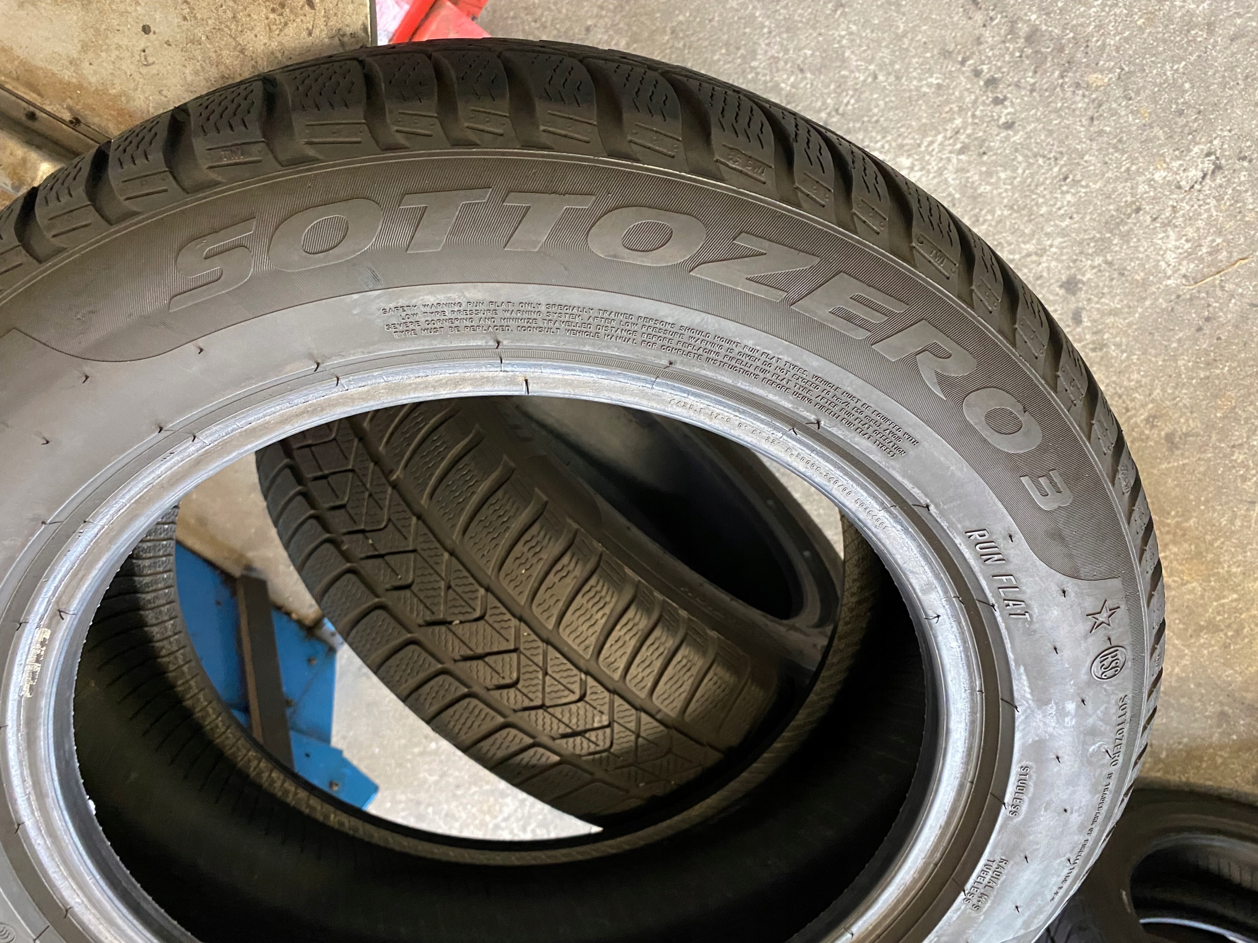 tyres winter 225/55R17 Pirelli Sottozero 3 Run Flat 6,5mm