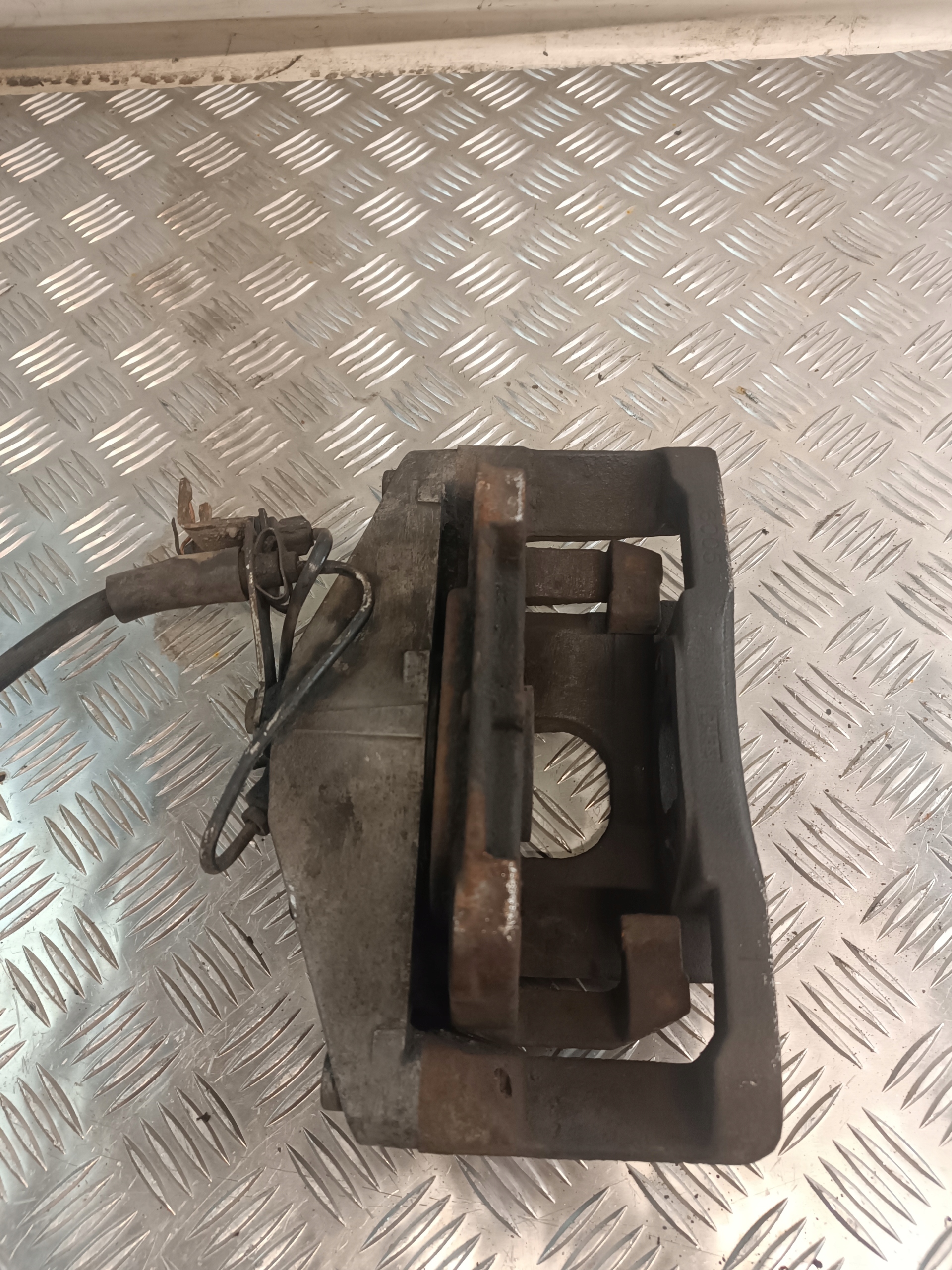 strmeň Brzdový ľavý predok AUDI A6C5 2004r 2.5TDI
