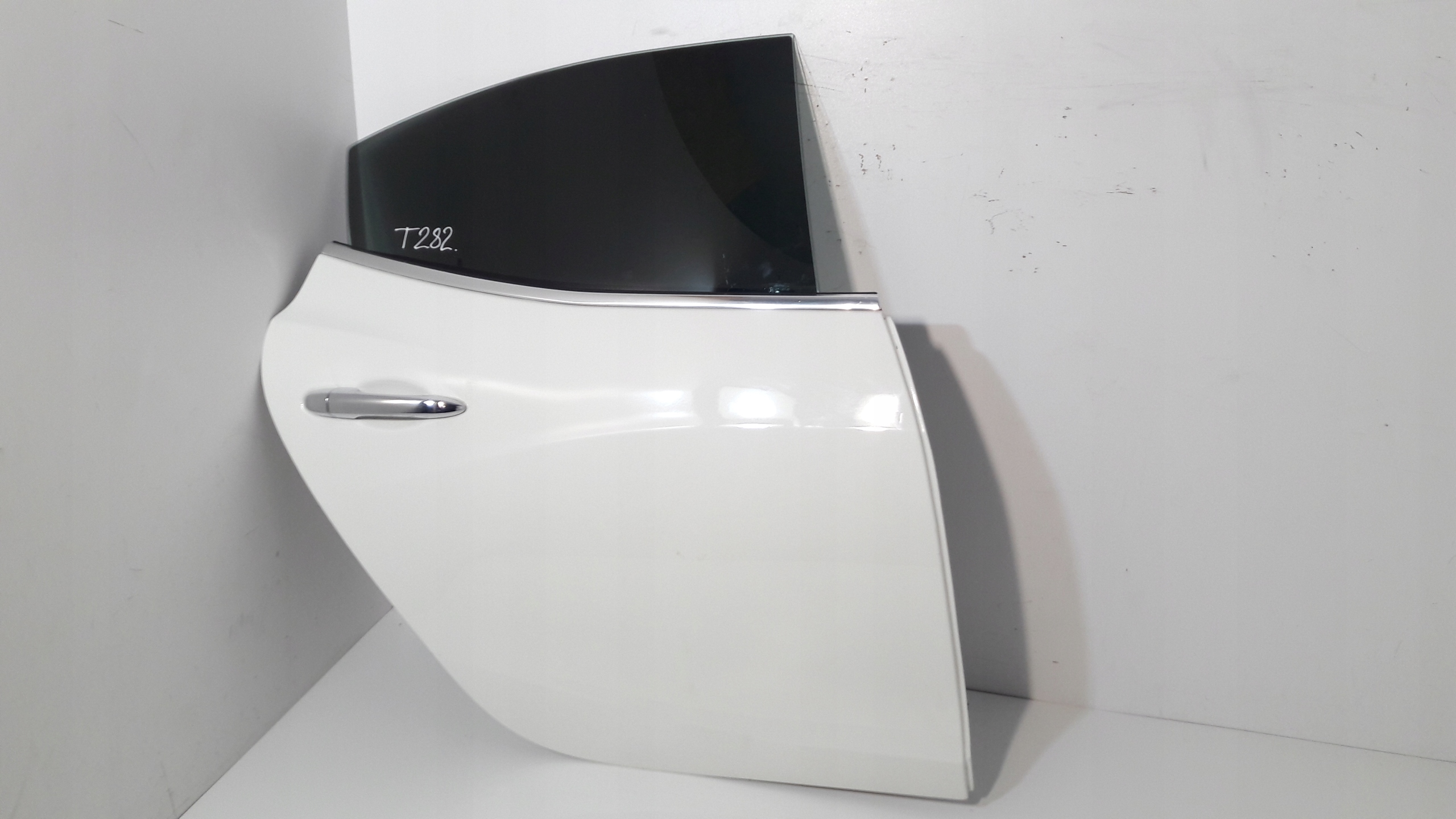 MASERATI GHIBLI door right rear. BIALE (T282)
