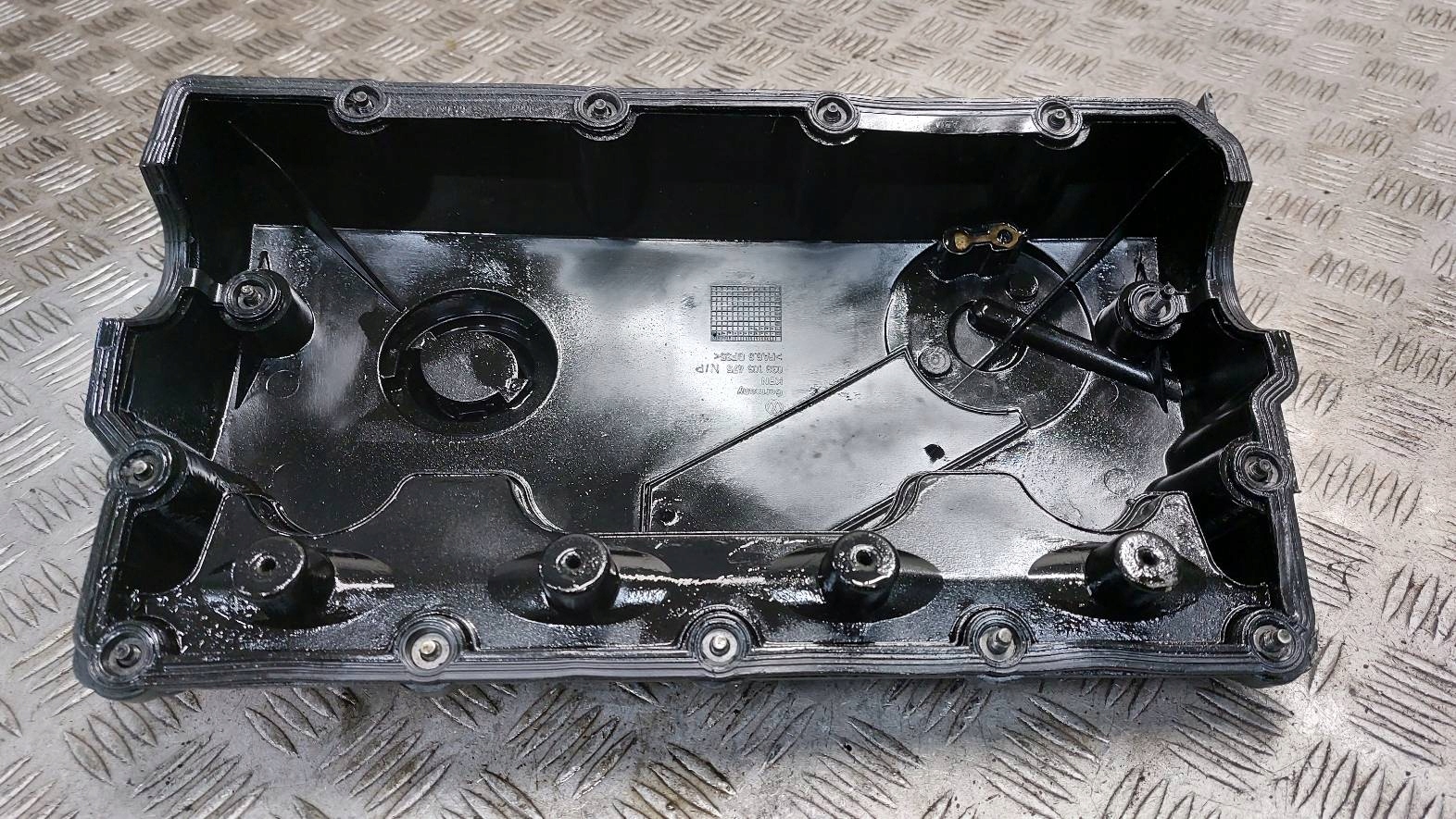 Abdeckung der Ventile VOLKSWAGEN PASSAT B5 FL 038103469R