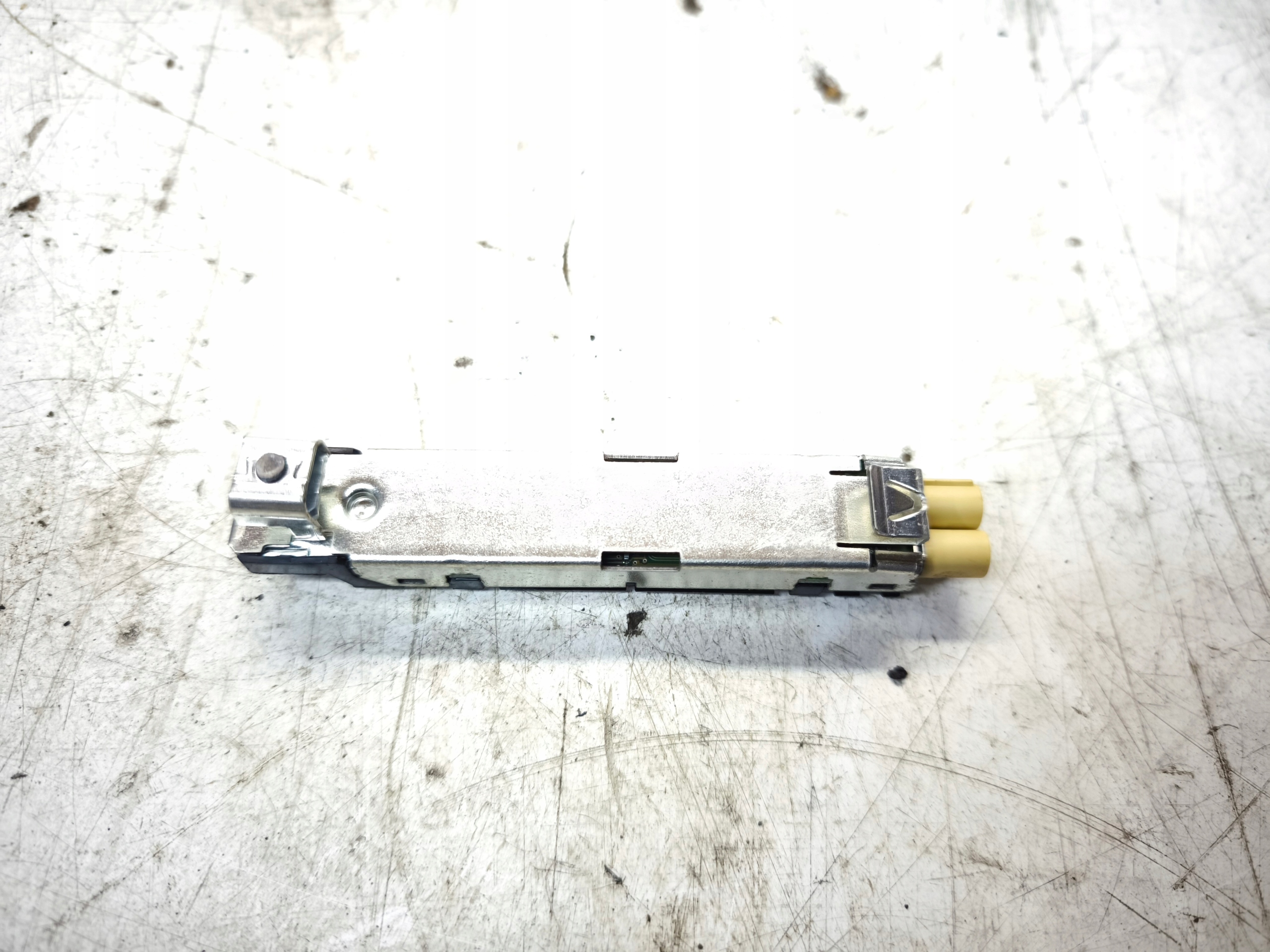 antenna amplifier AUDI A3 8V sedan 8V5035225D