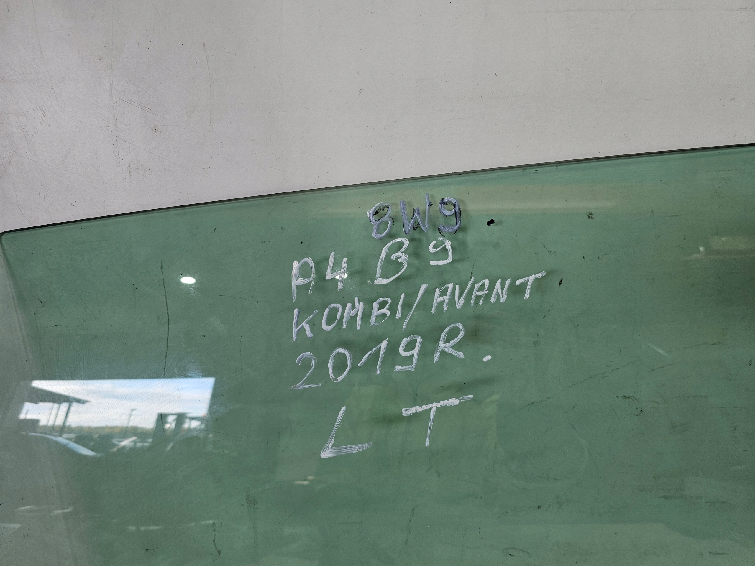 window side door left rear part AUDI A4 B9 AVANT 8W9845205 2019R