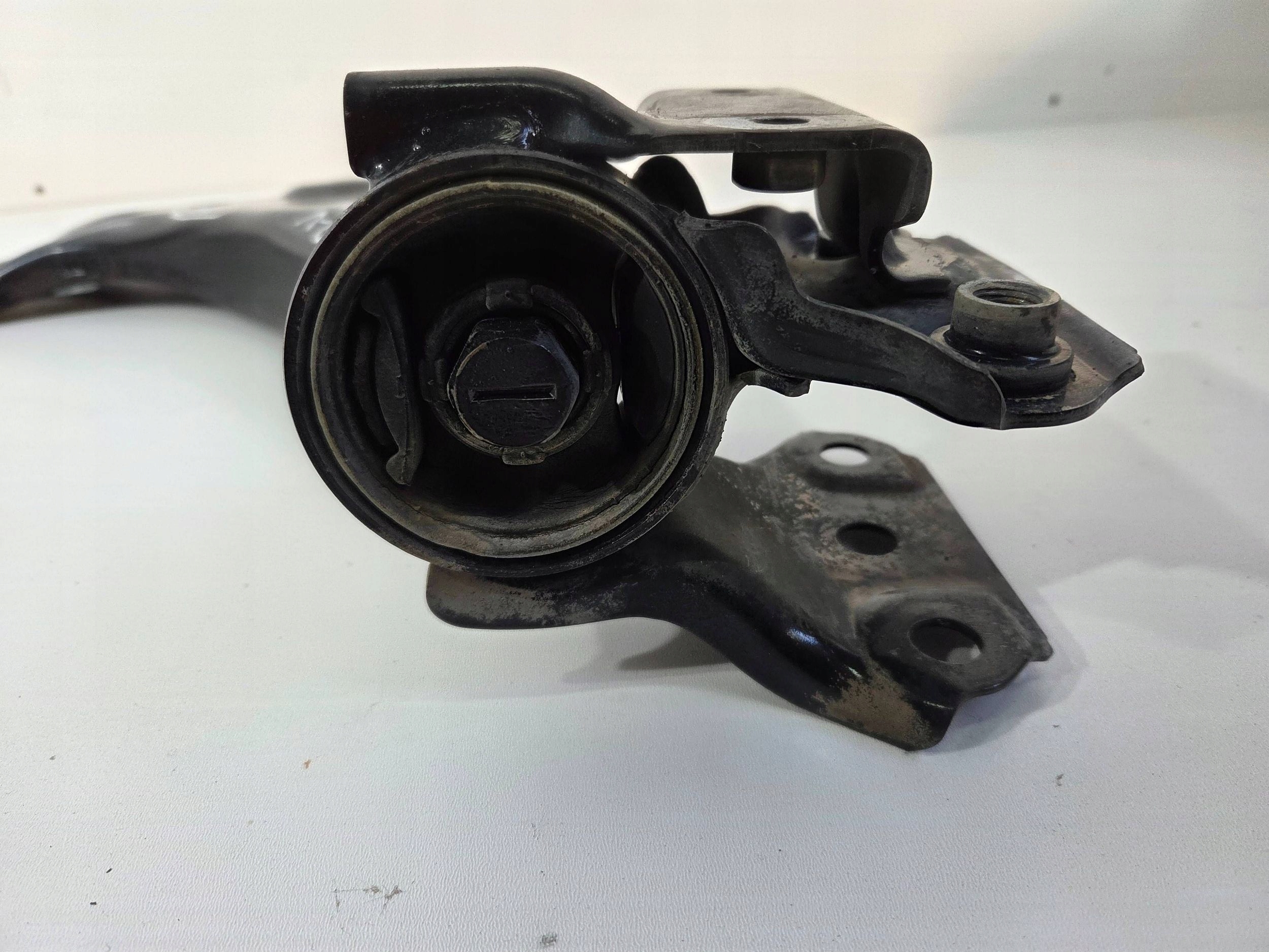 Honda CR-V IV 2013-2016 arm front left (Q846)