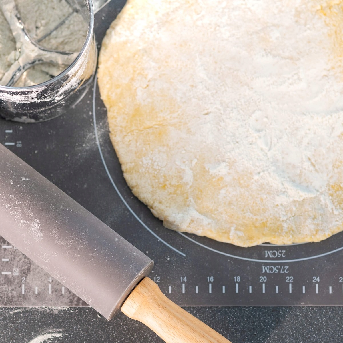 STOLNICA SILIKONOWA DUŻA MATA KUCHENNA PODKŁADKA DO CIASTA + MIARY 45x65 cm Marka Springos