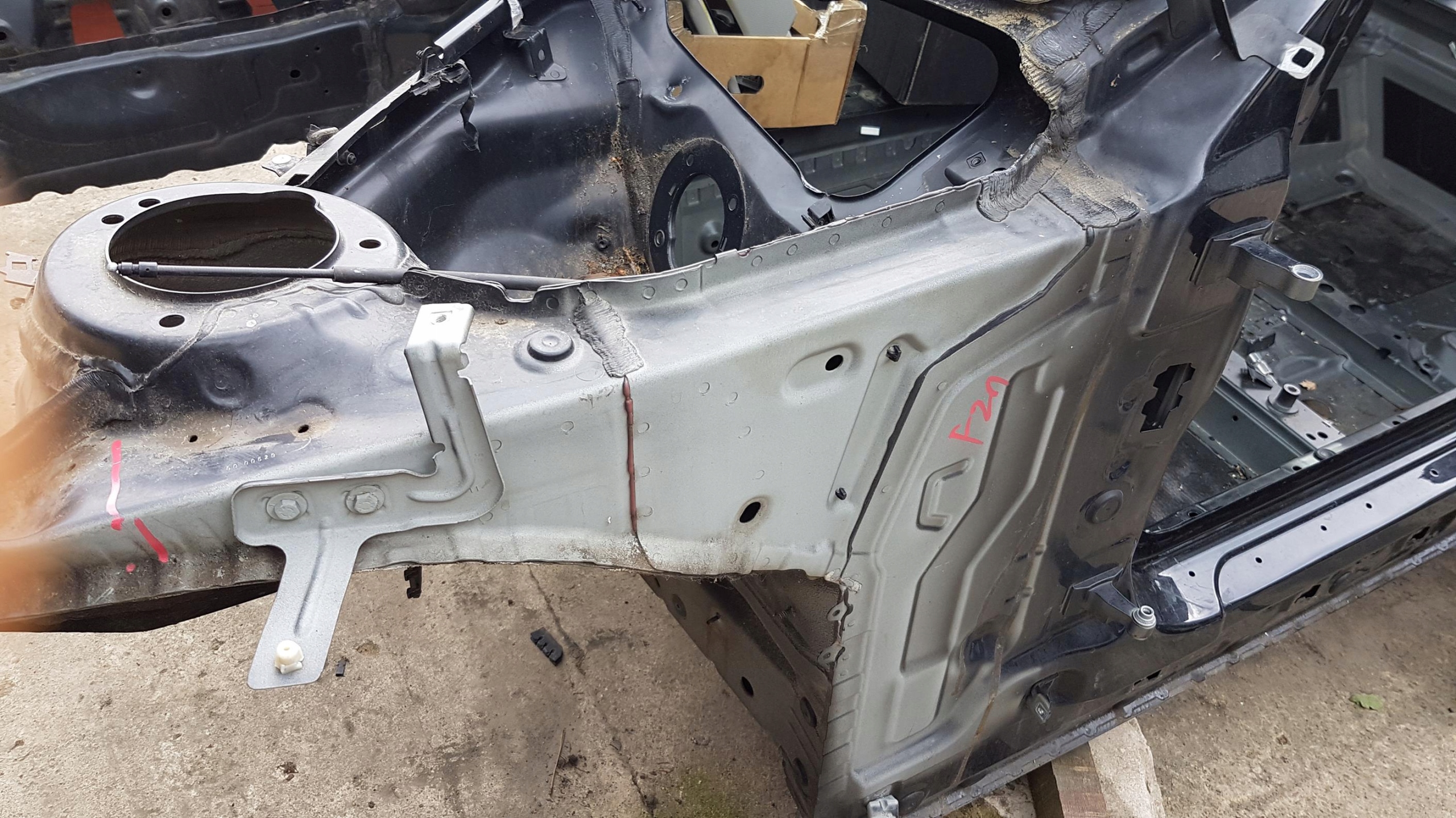 čtvrtka čtvrtka levý předek BMW F21 475