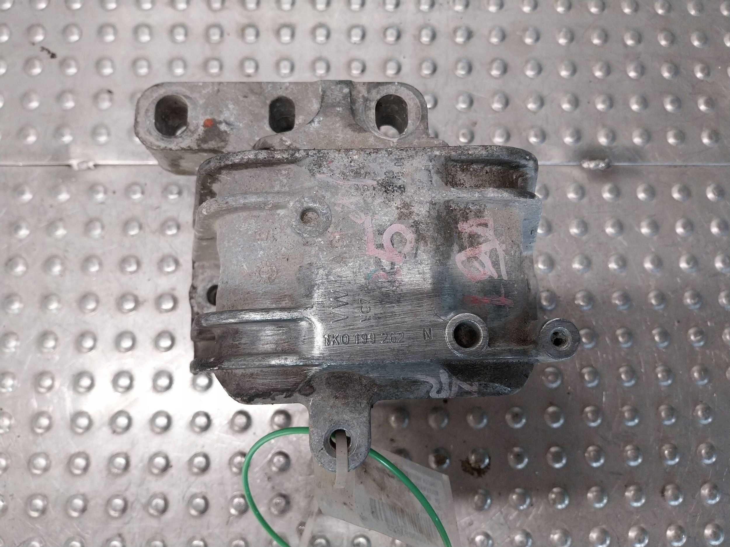 holder engine mount 1K0199262N VW CADDY III YETI GOLF V A3 8P 1.9 TDI