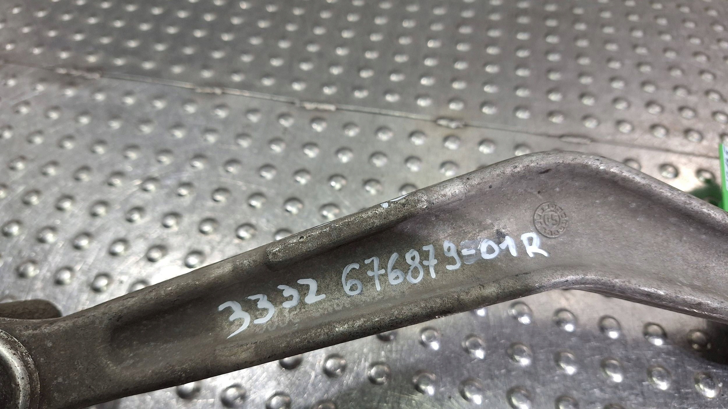 rameno pravý záď 6768790 BMW E60 E61 E63 E64