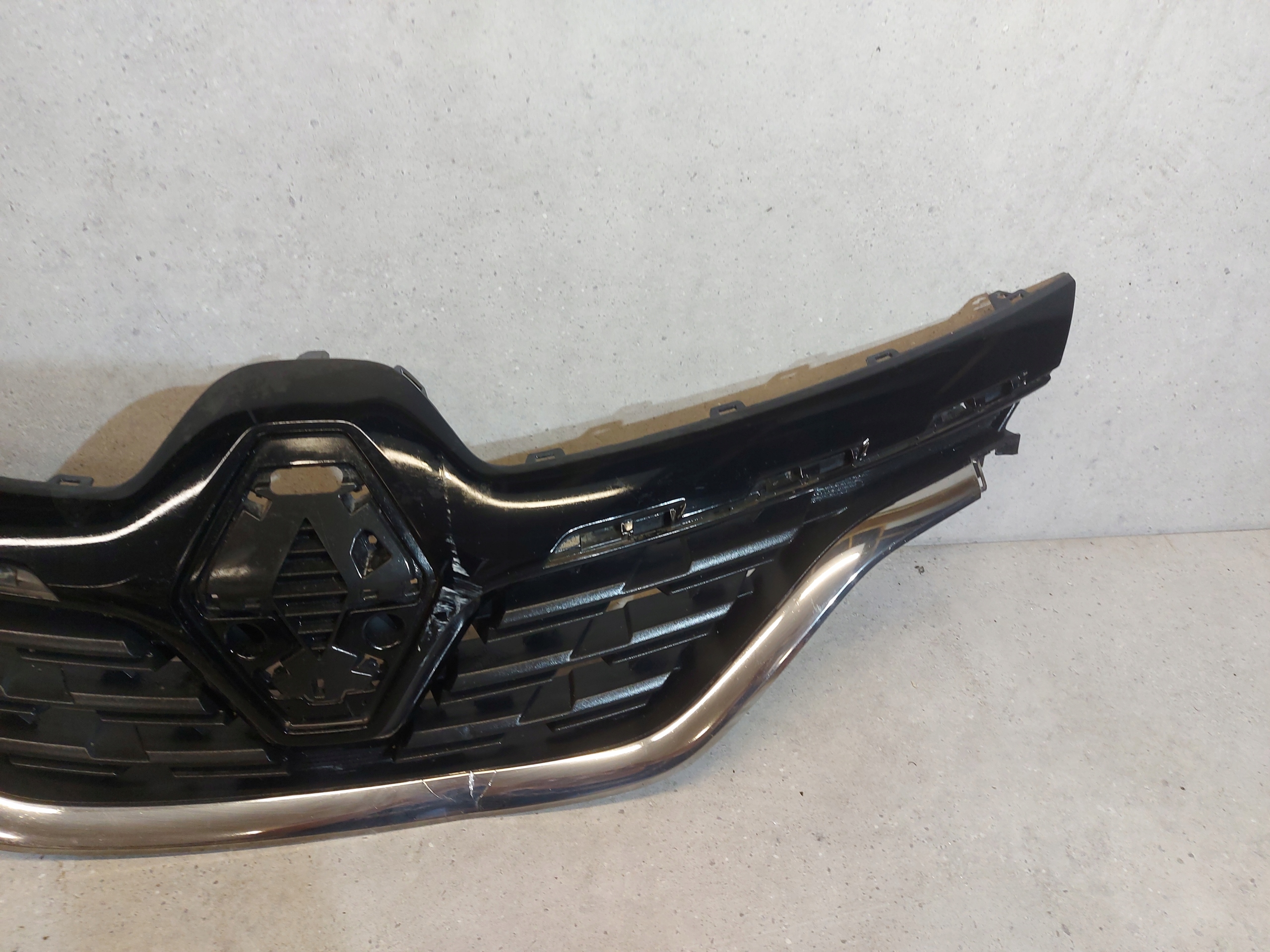 решетка радиатора renault CAPTUR II 2 623105565R