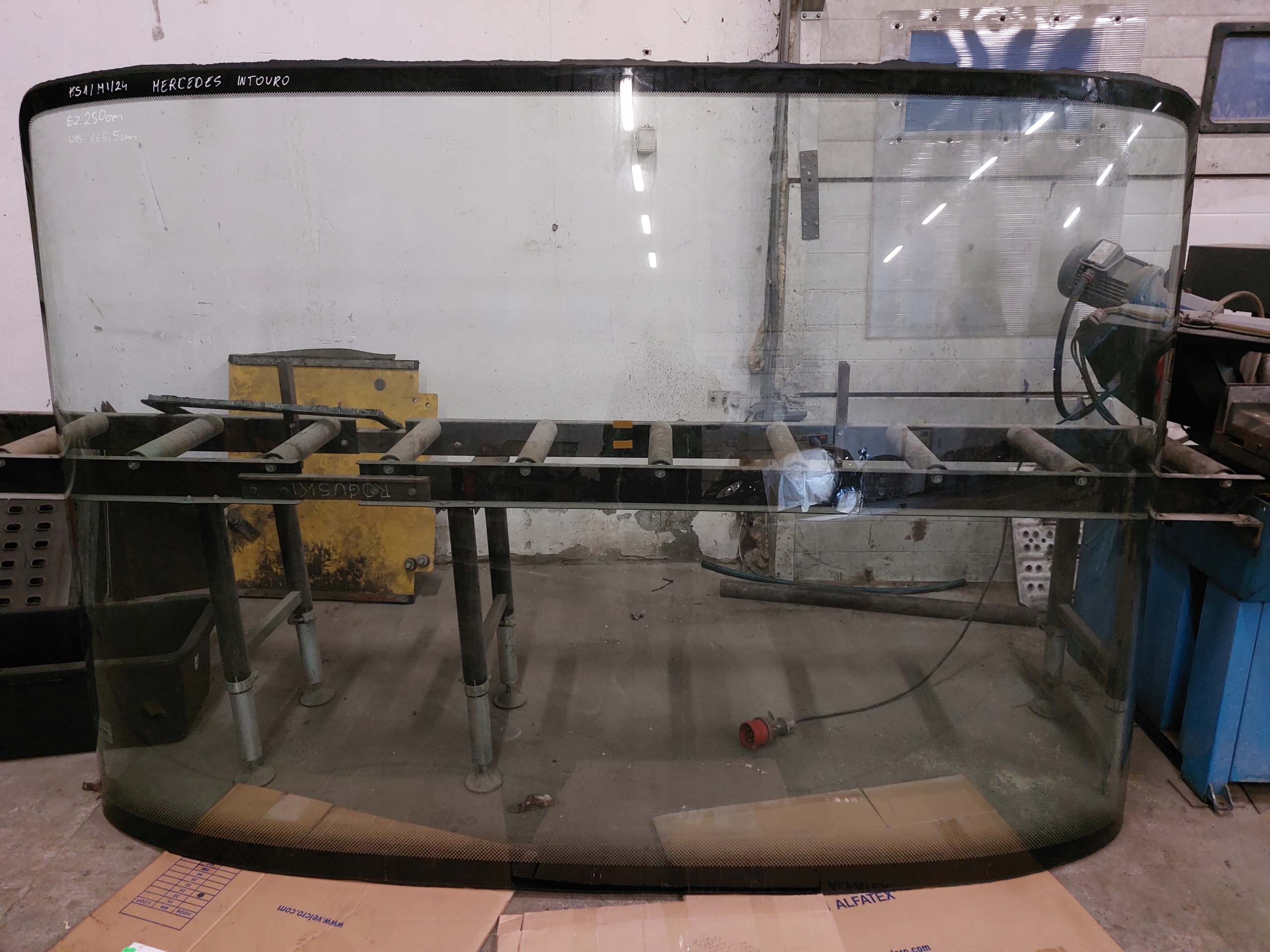 window iron MERCEDES-BENZ O560 INTOURO
