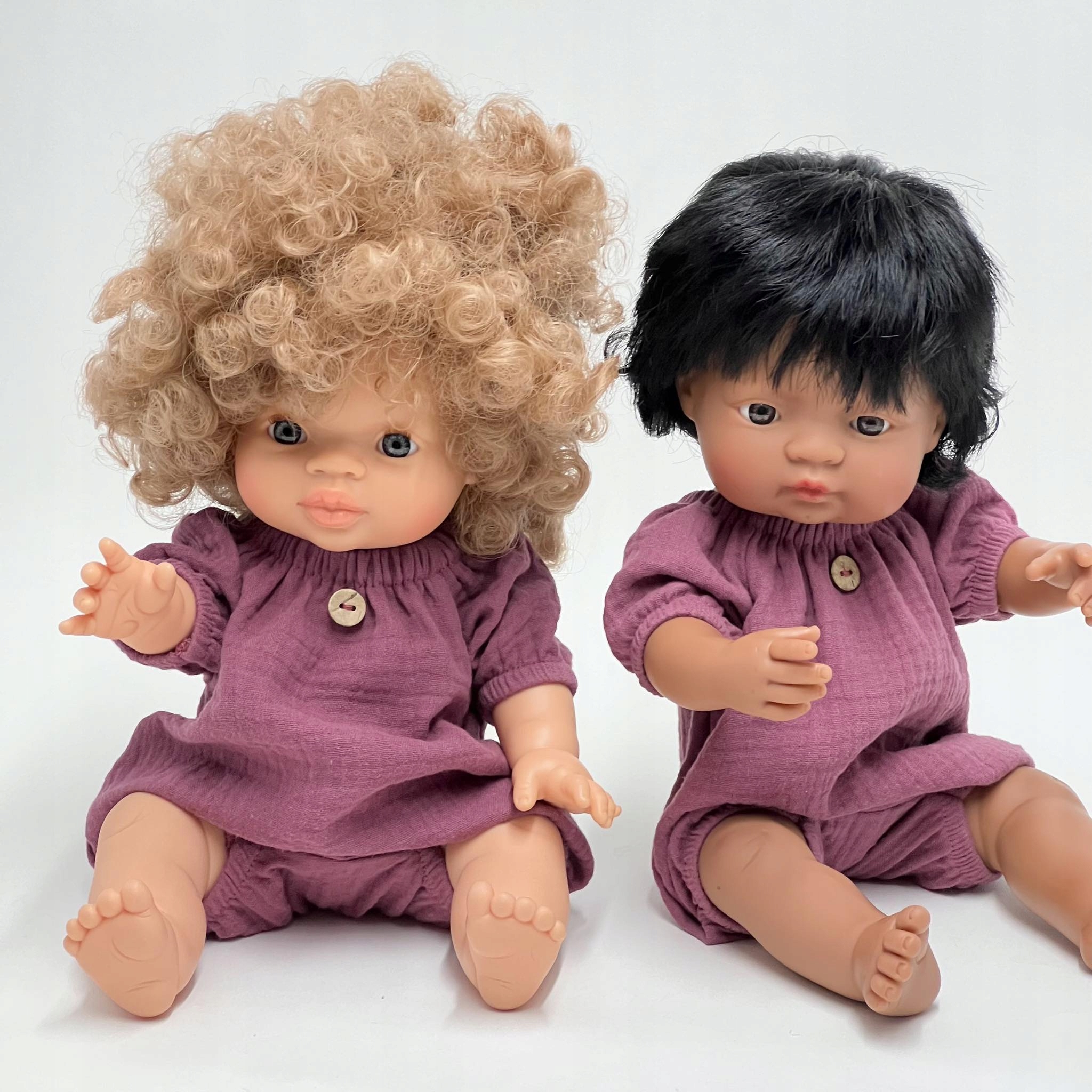 Ubranka dla lalek Miniland 38 Paola Reina 34 Minikane, kombinezon jagodowy