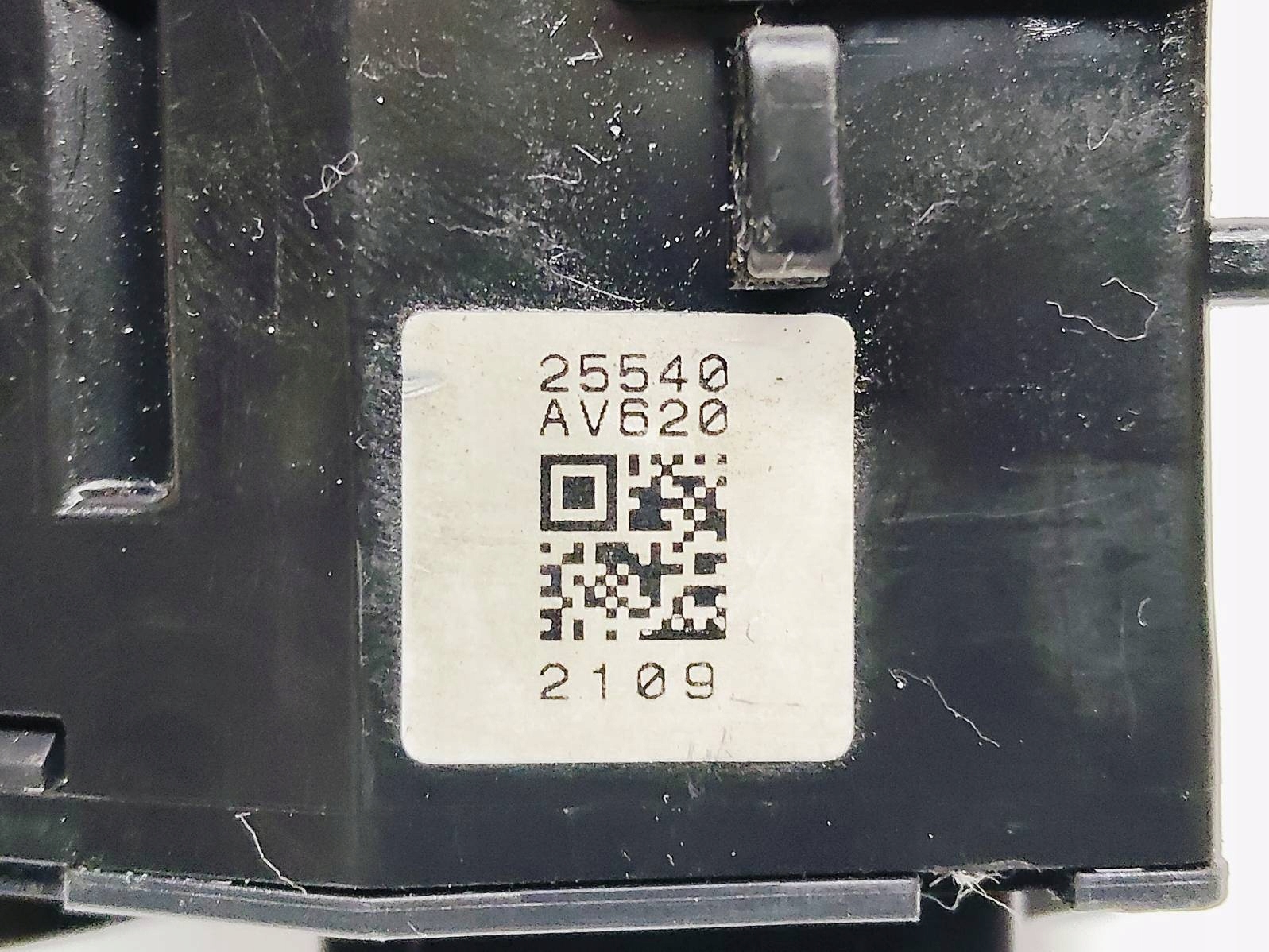 Pulsante indicatori di direzione DEVIO LUCI DEVIO NISSAN PRIMERA P12 25540AV620