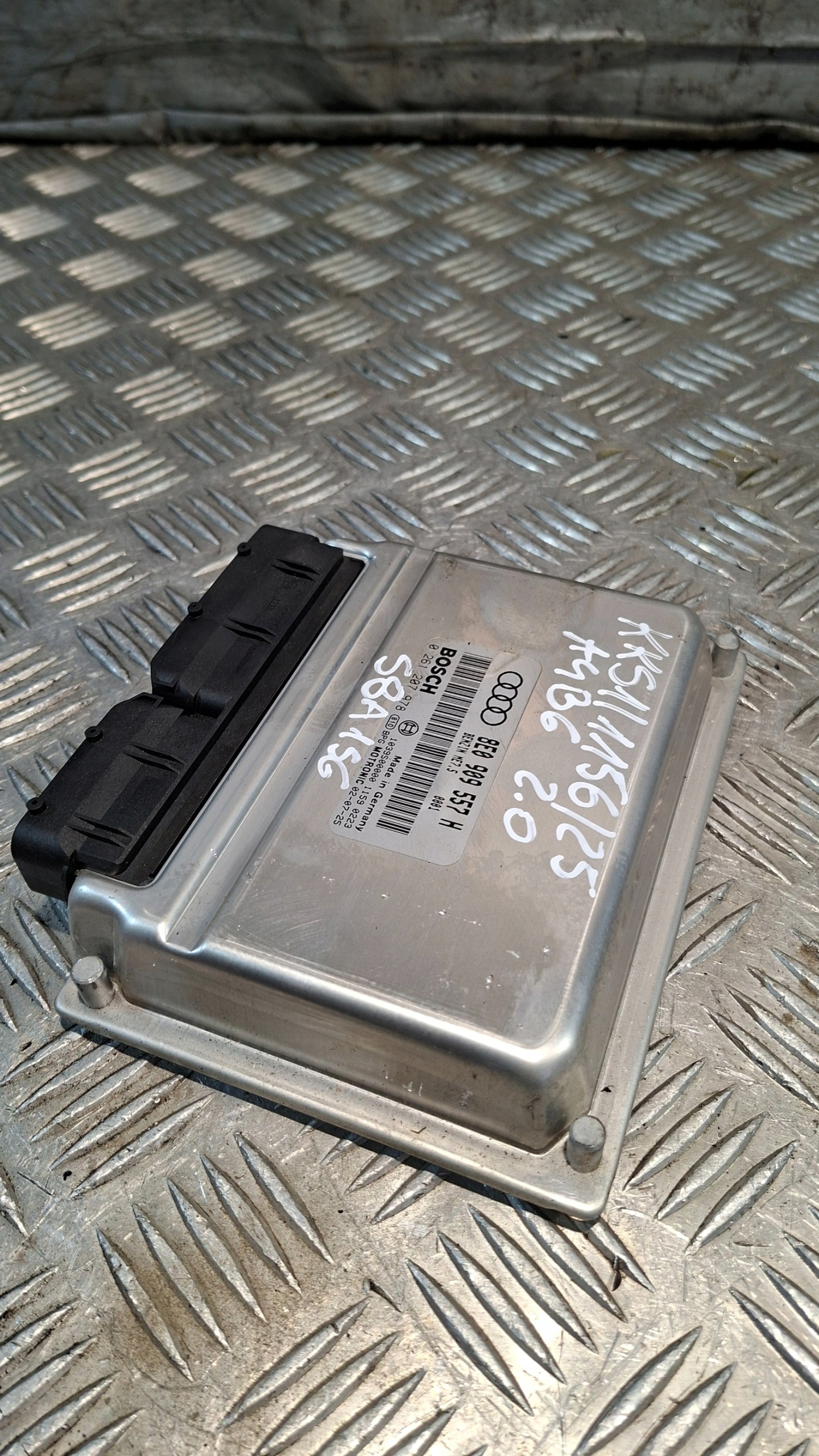 control unit of the engine AUDI A4 B6 2.0