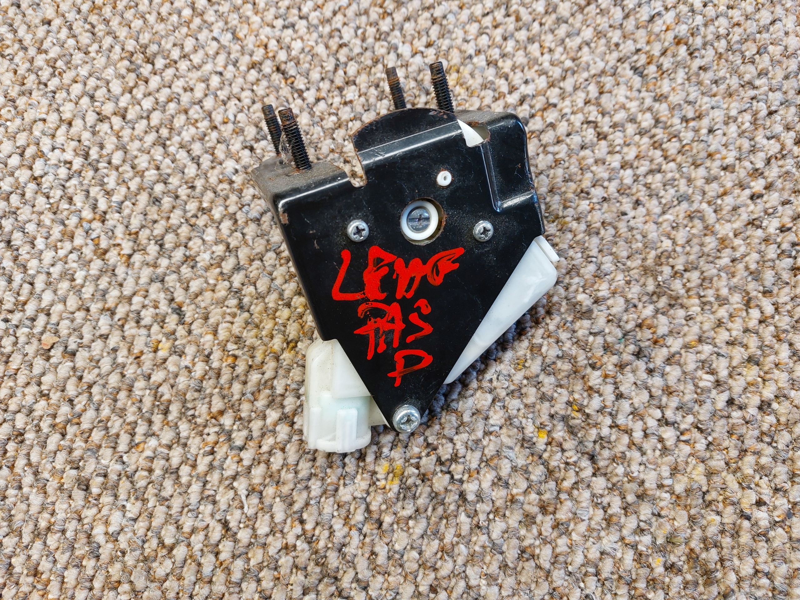 lock RYGIEL bonnets NISSAN LEAF and 16r