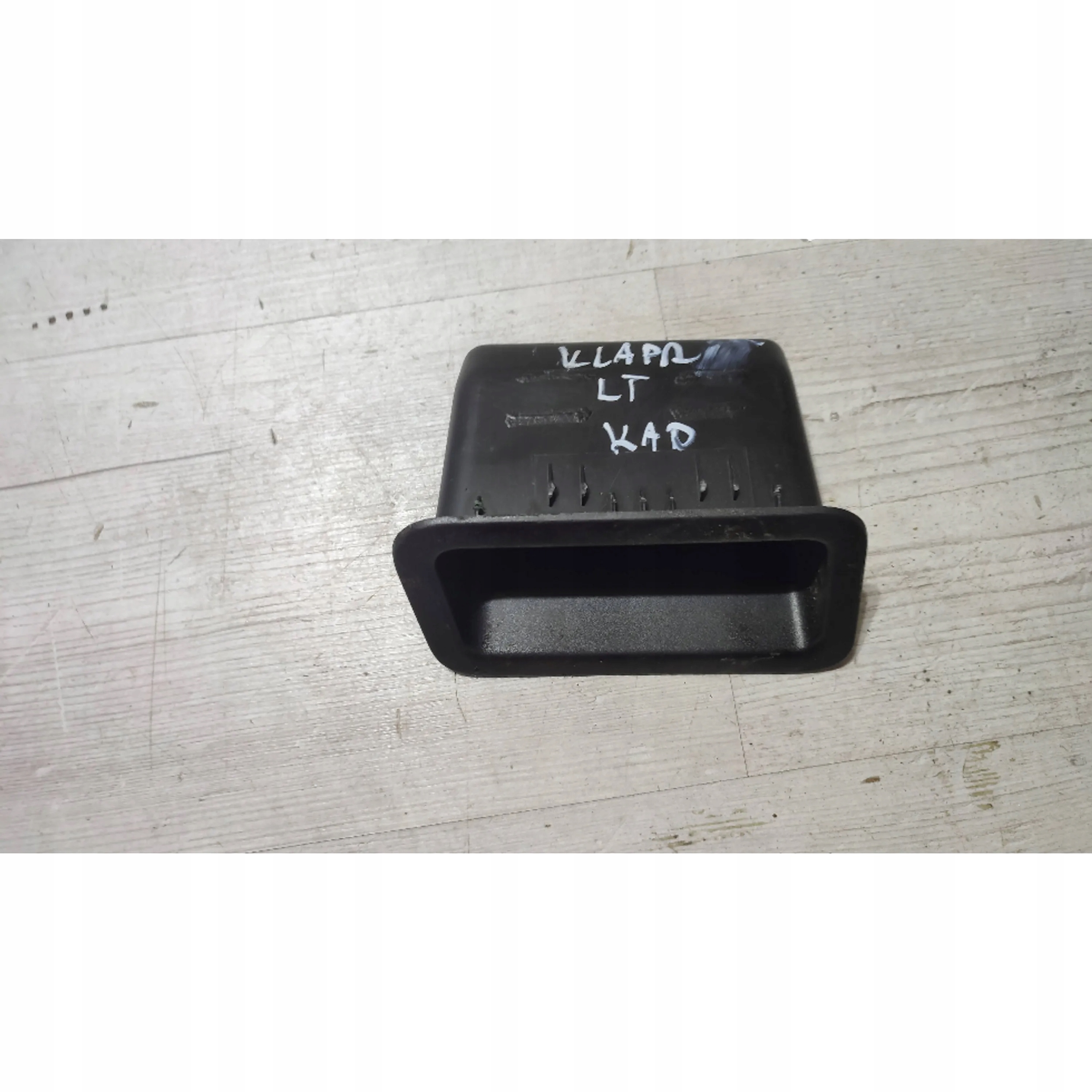 Renault Kadjar 17r 1.5dci rear part side left handle bonnet rear part