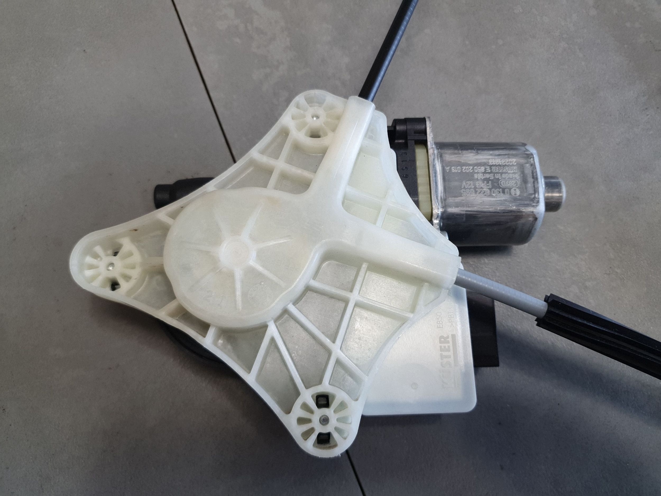 Cupra Leon IV KOMBI window regulator left rear part 5FA839461A