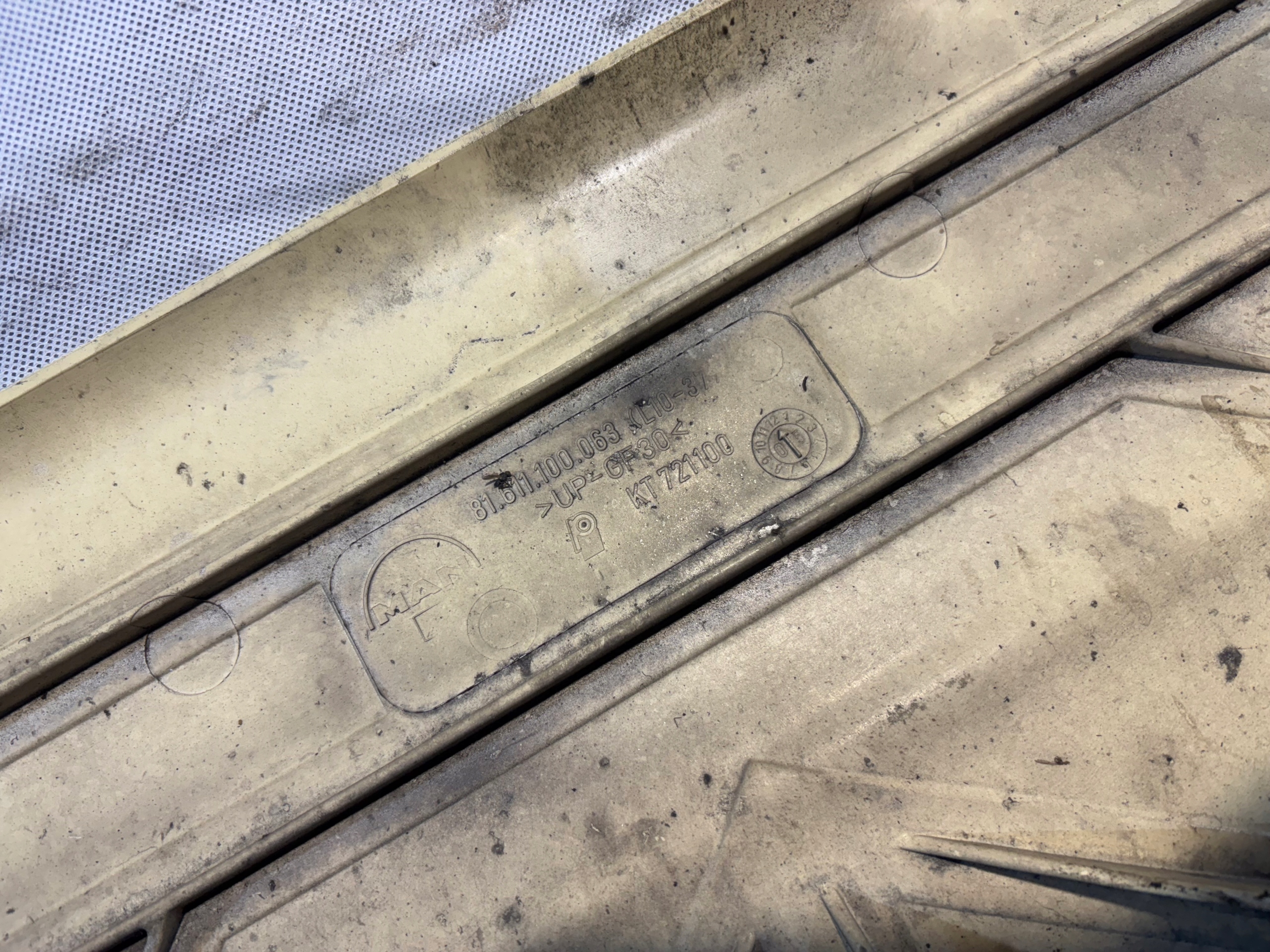 bonnet grille front MAN TGL 81.61110.0063