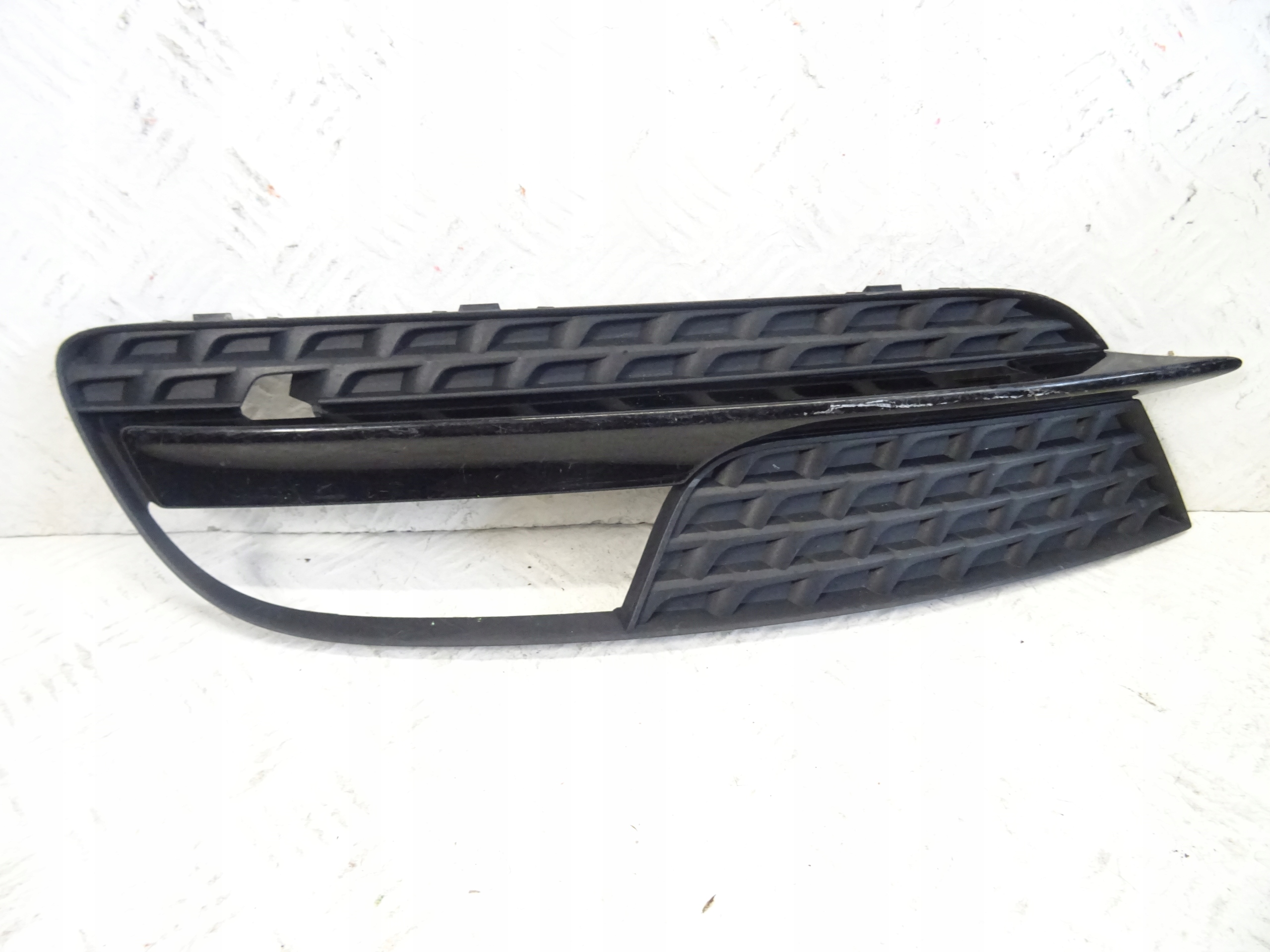 grid of a bumper front front left AUDI A5 8T LIFT 8T0807681H