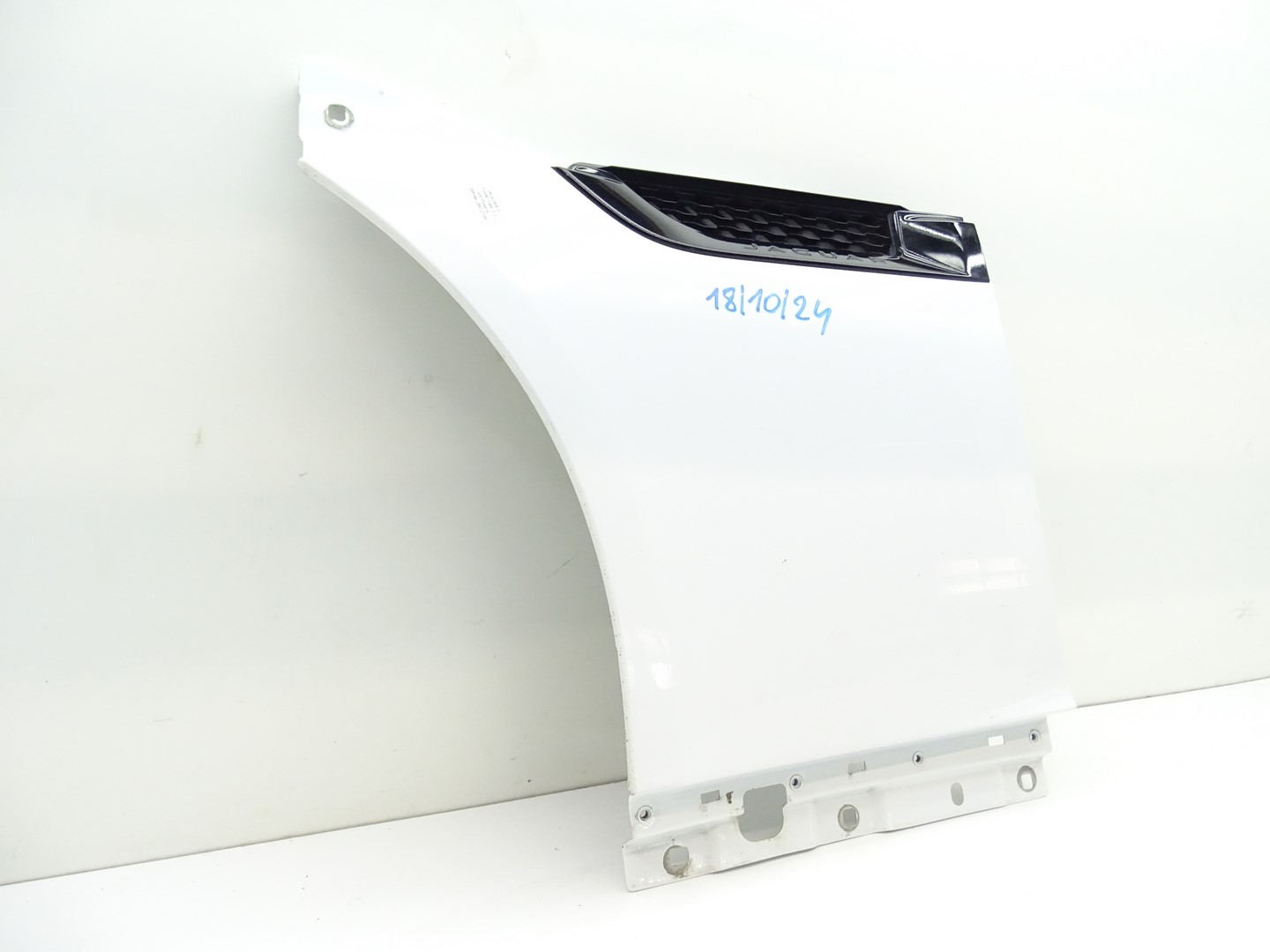 fender left front front JAGUAR F-TYPE X152 POLARIS WHITE