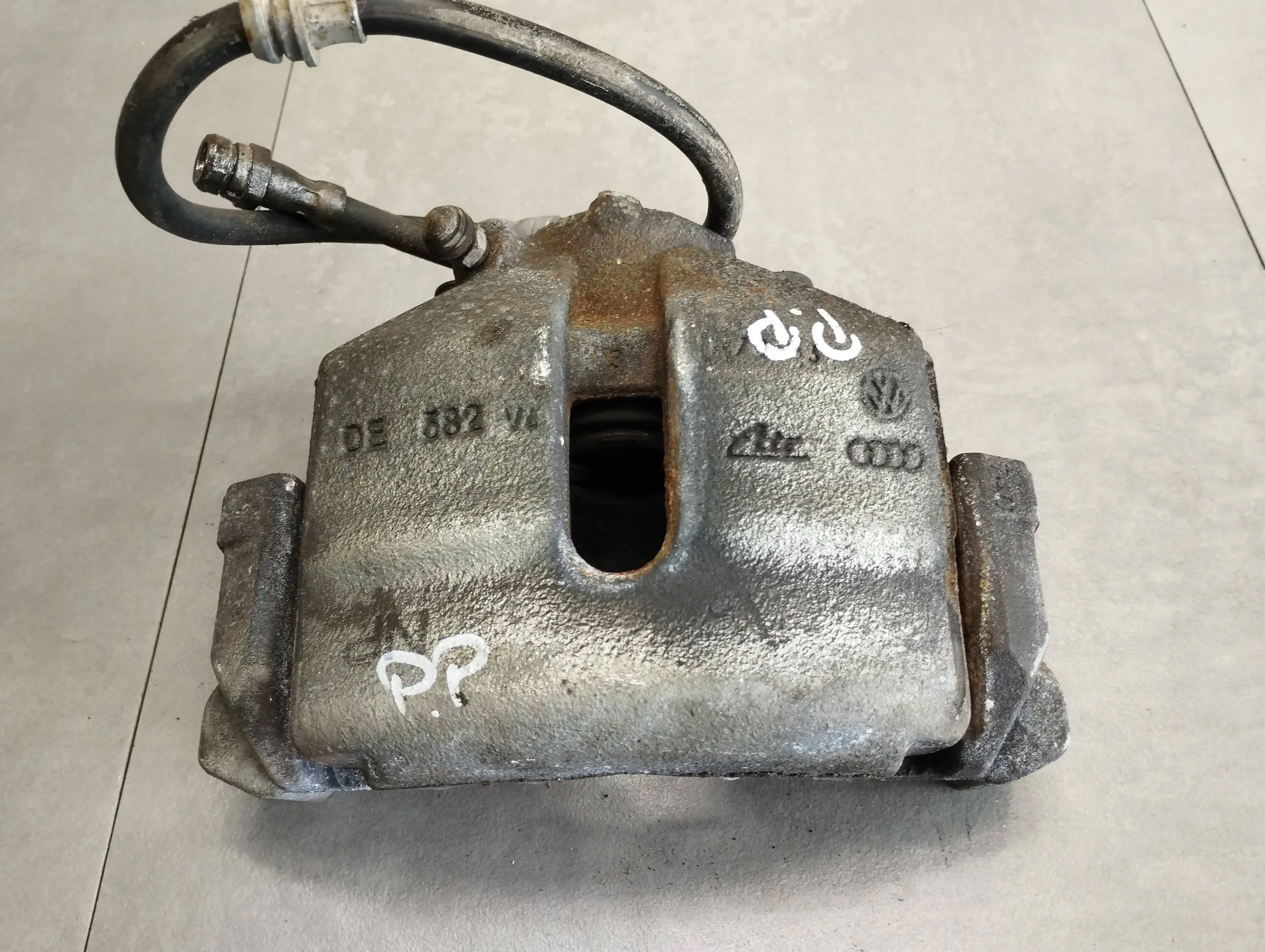 VW GOLF V 1.6 caliper right front