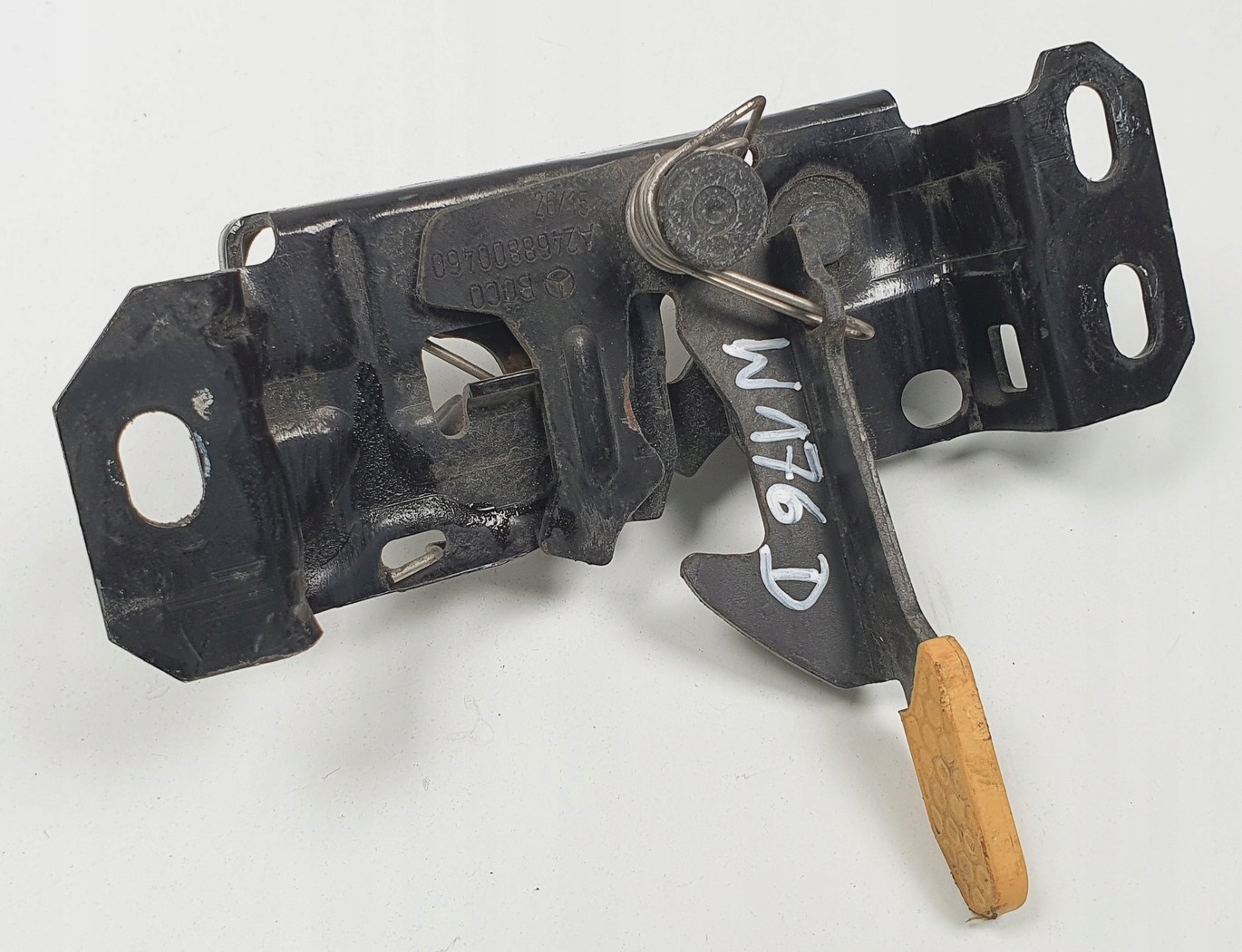 Замок капота MERCEDES W176 A2468800460
