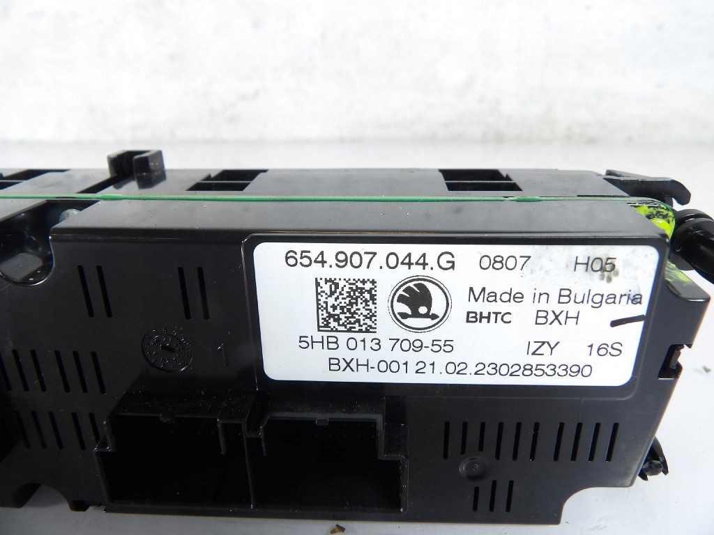 SKODA SCALA PANEL Bouches buses 654907044G