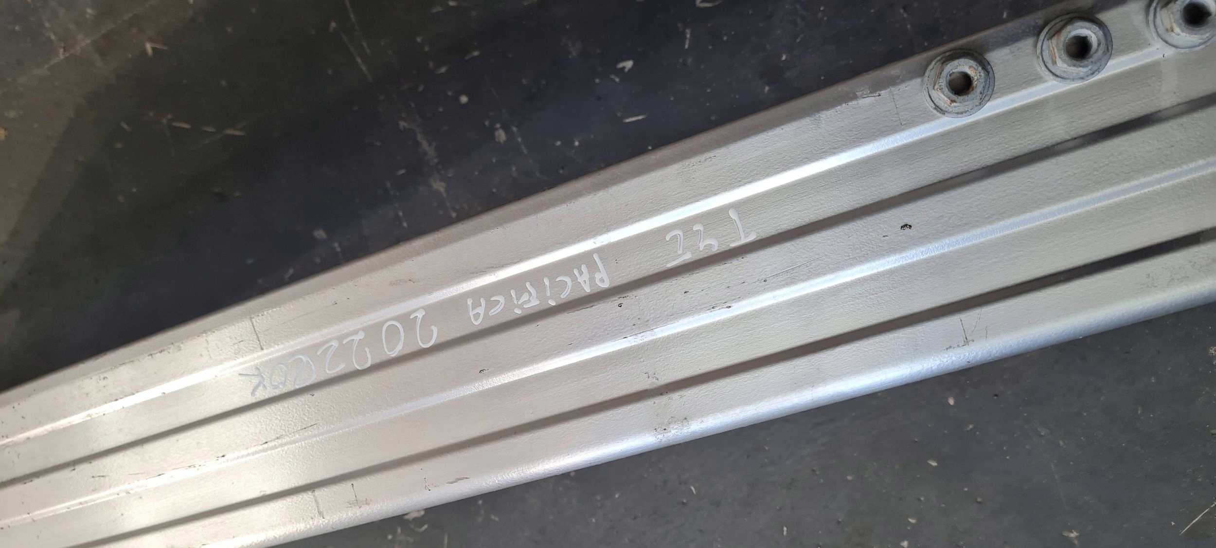 Chrysler Pacifica 2022 bumper support POPRZECZKA rear part rear 68227673AB