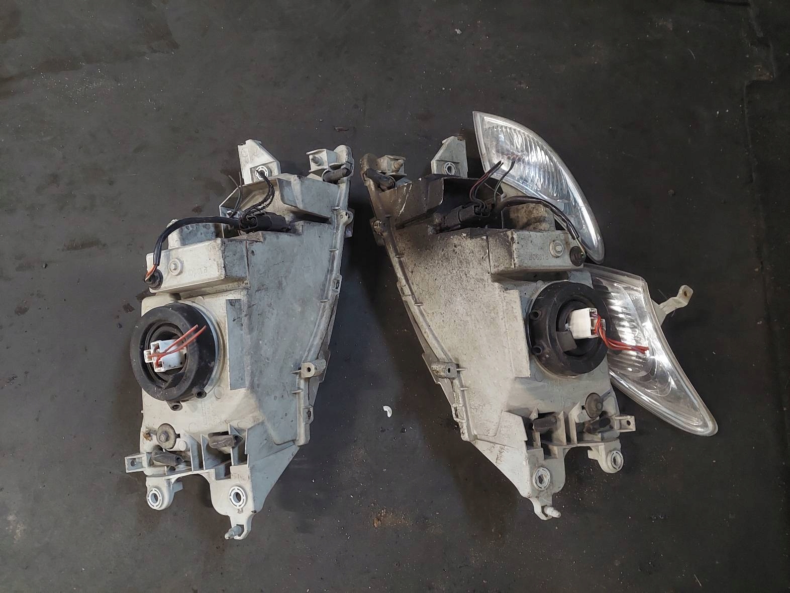 complete front bonnet bumper light cap MAZDA PREMACY and Lift 24B