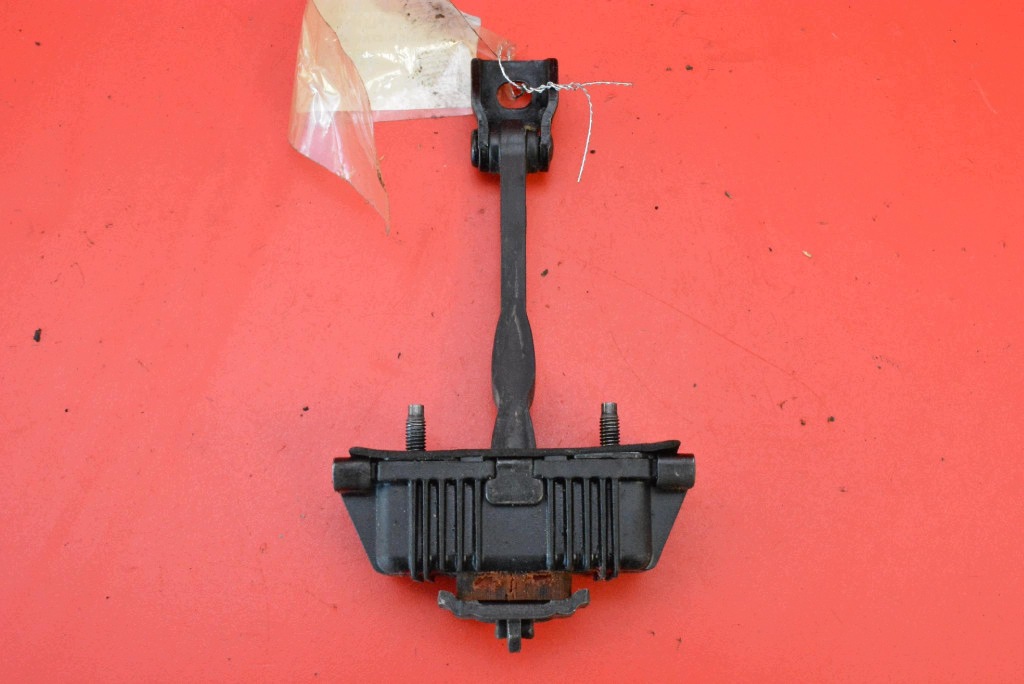 limiter door left front 6H52-22886-AE LAND ROVER FREELANDER 2 II L359