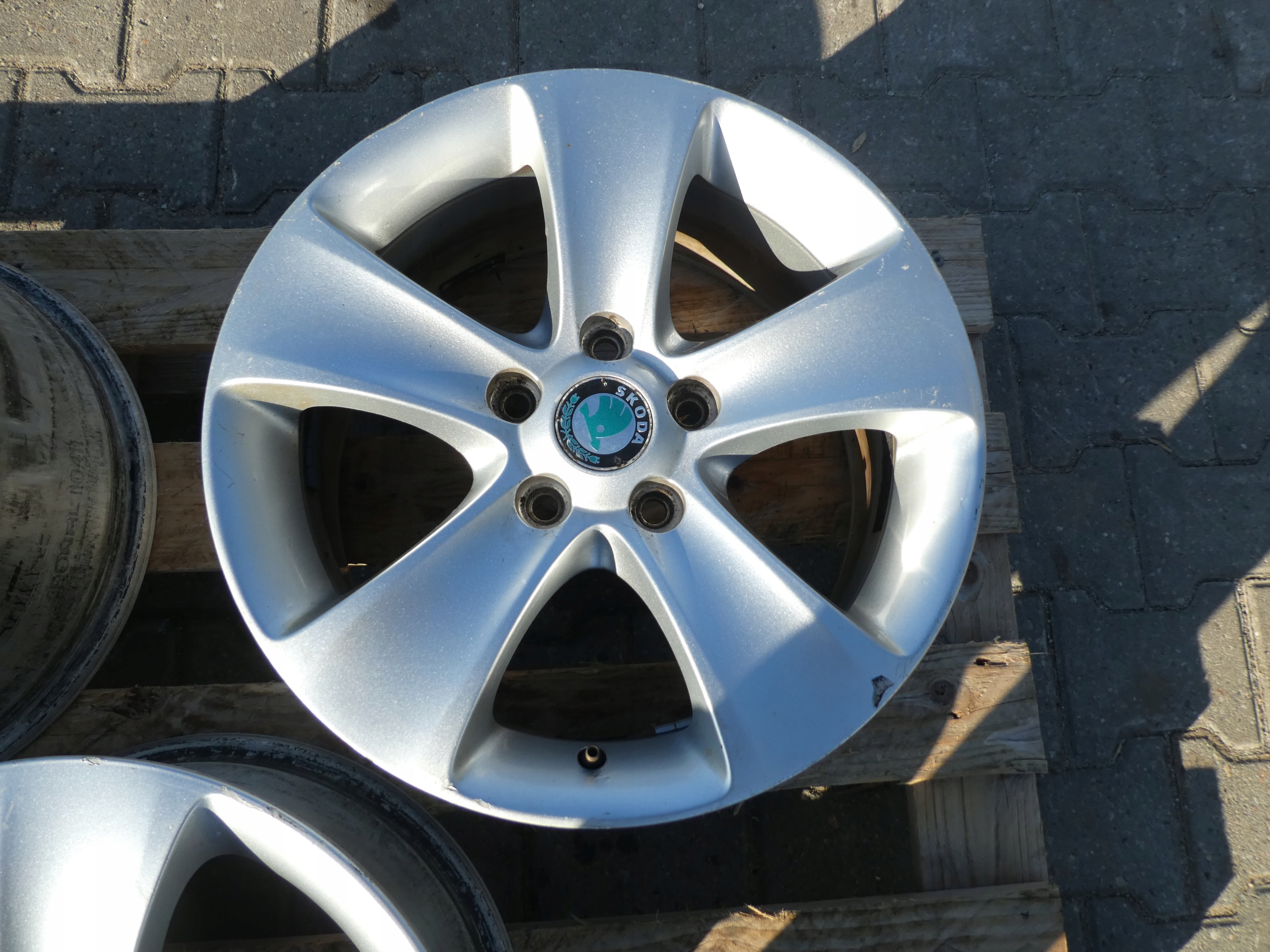 4X discs aluminium disc 3T0601025N SKODA 5X112