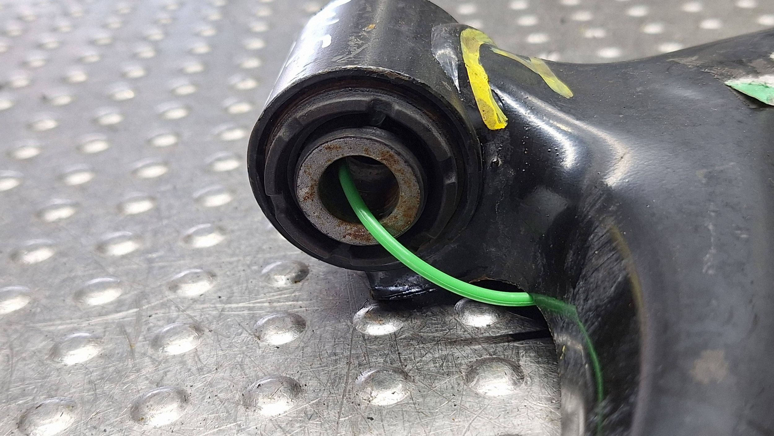 arm right front L1TC-3042-AB FORD PUMA MK2