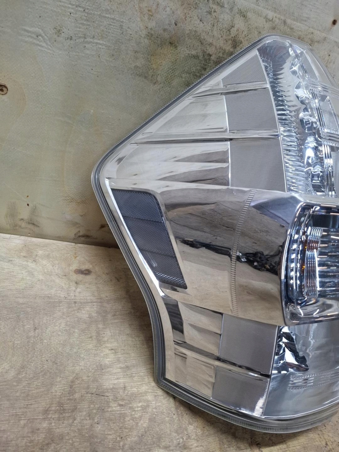 light rear left side Toyota Prius plus ZVW40 2012 13089R1-S1