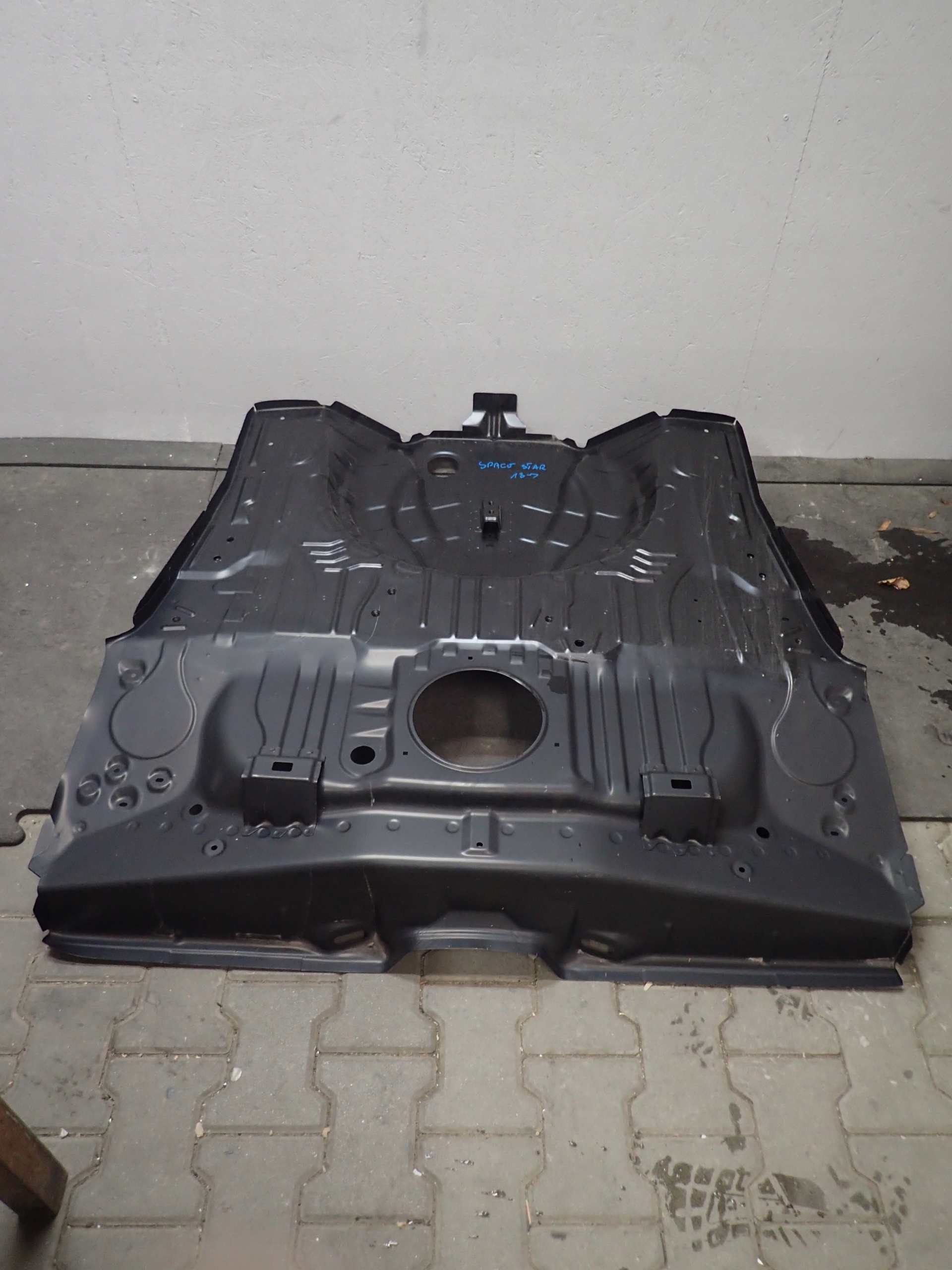 PAS TYŁ WANNA MITSUBISHI SPACE STAR 13- Numer katalogowy części MSP13