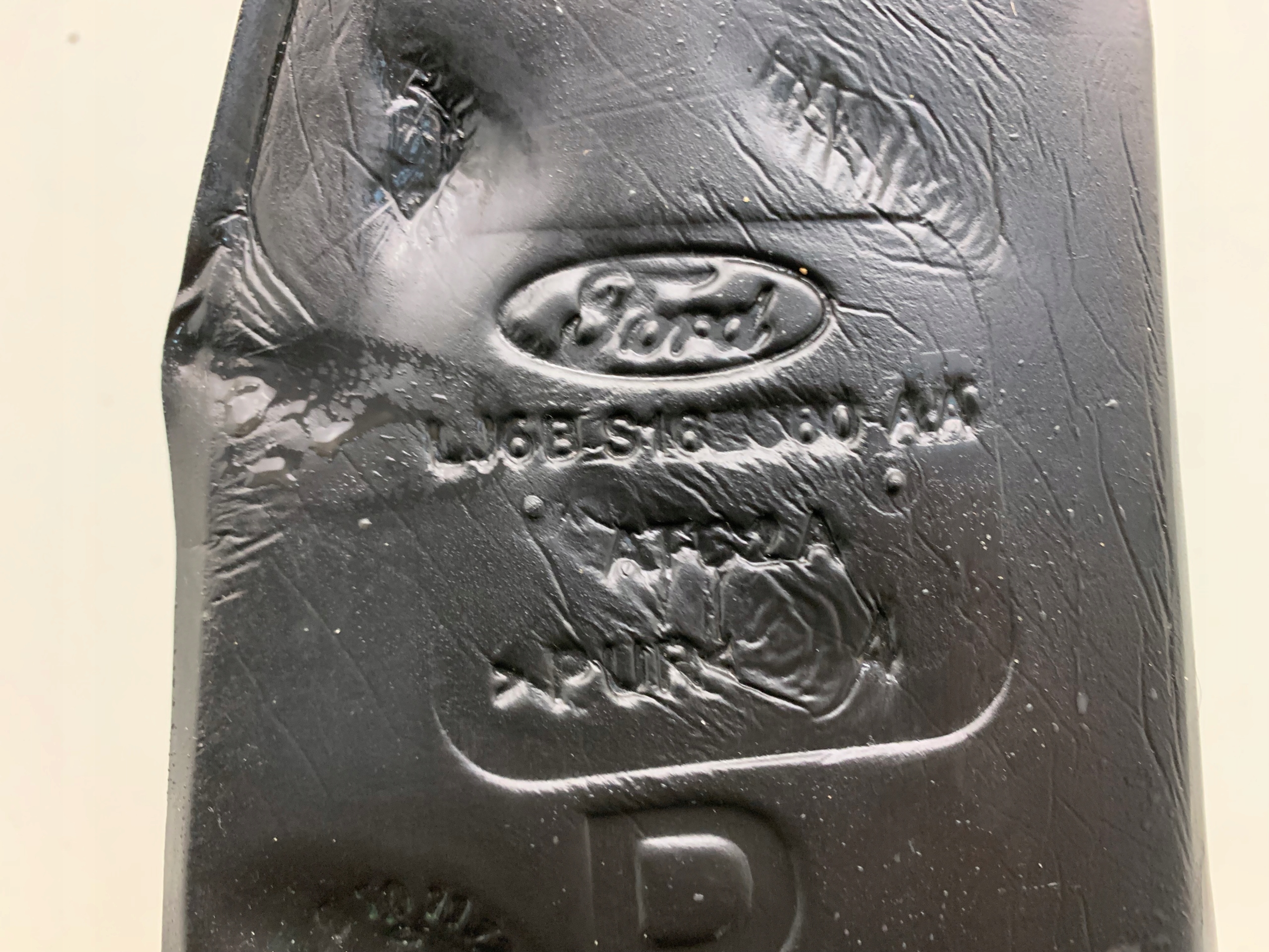 FORD KUGA MK3 WYGLUSZENIE BLOTNIKA PRAWE PIANKA Part number LJ6B S16E560 AA