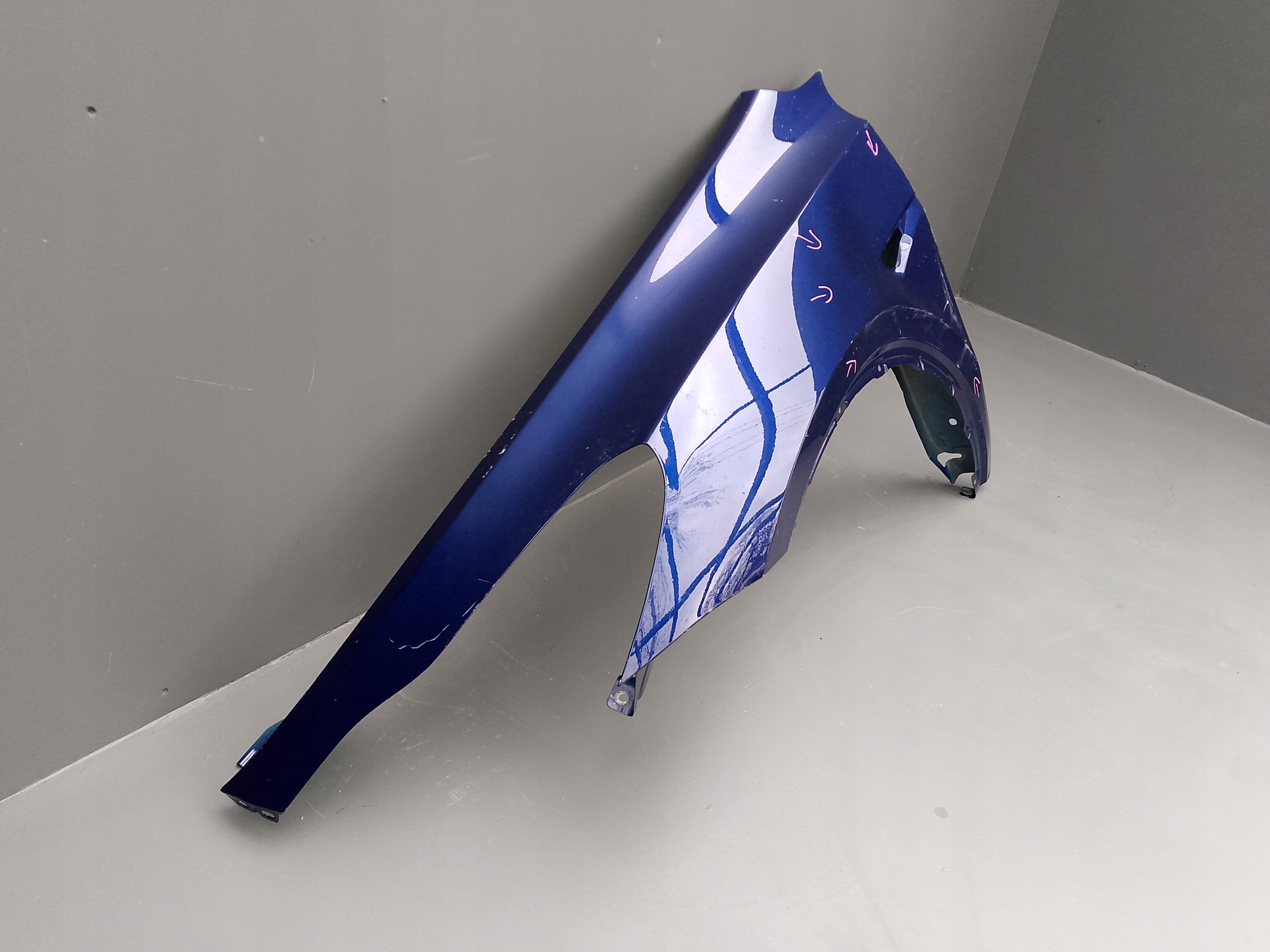 TESLA MODEL Y 2020- BŁOTNIK LEWY PRZEDNI = Producent części Tesla