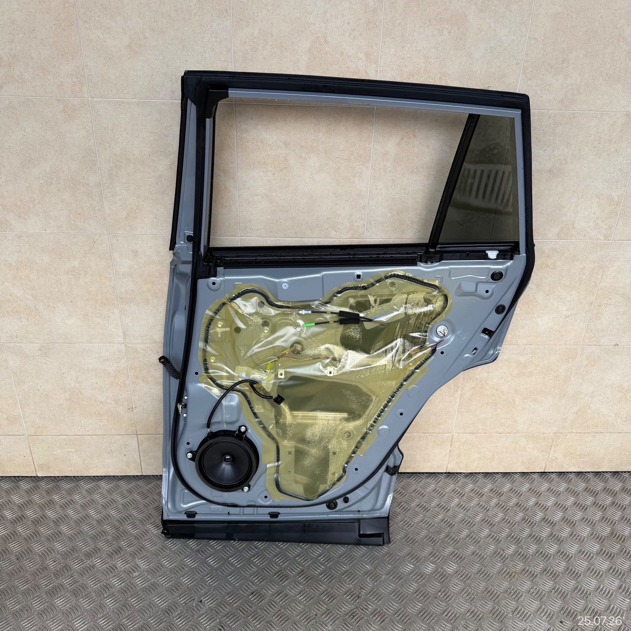 door complete rear. right TOYOTA COROLLA CROSS 2025 ROK
