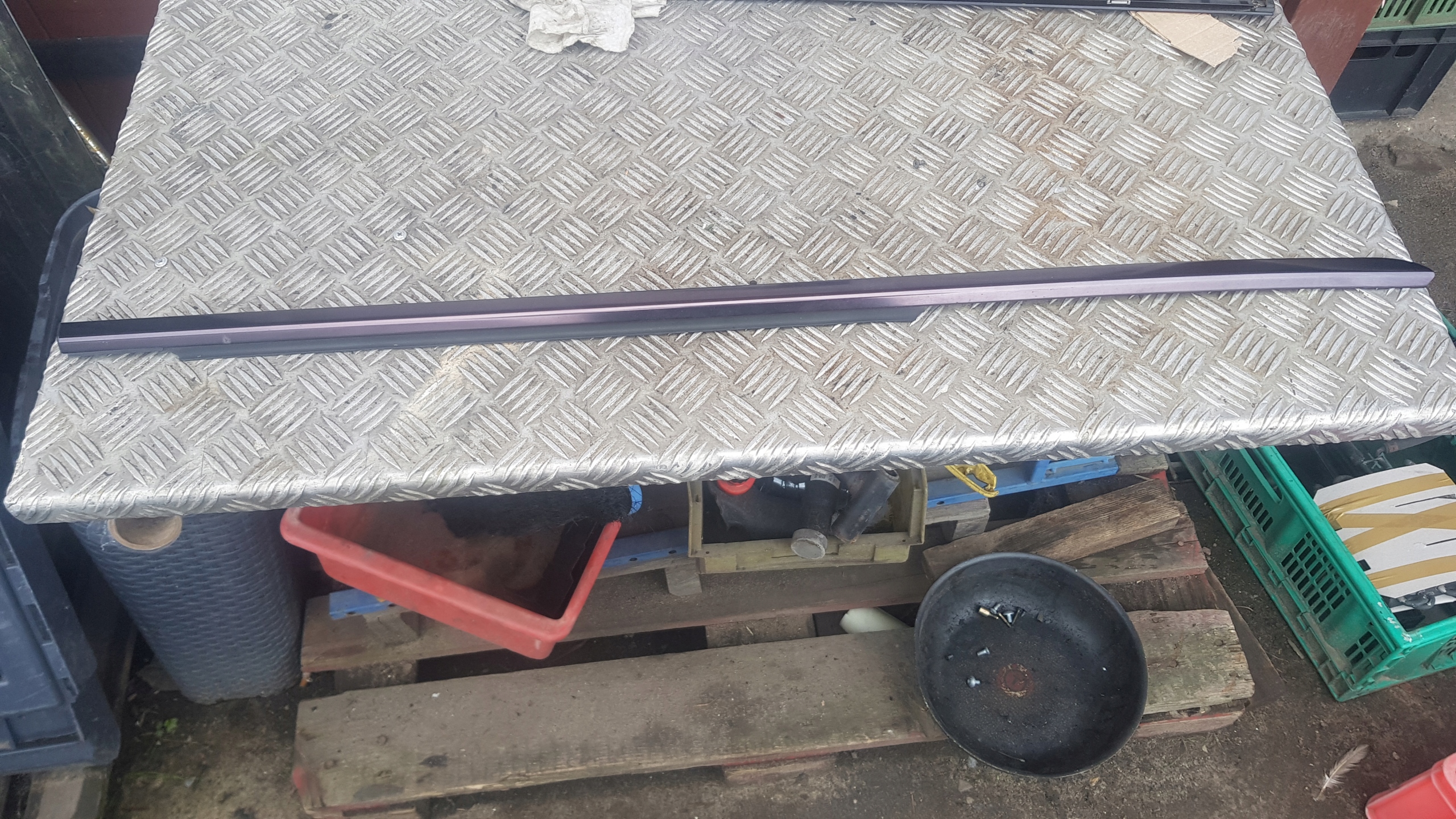 W211 moulding dust rear part sedan left right