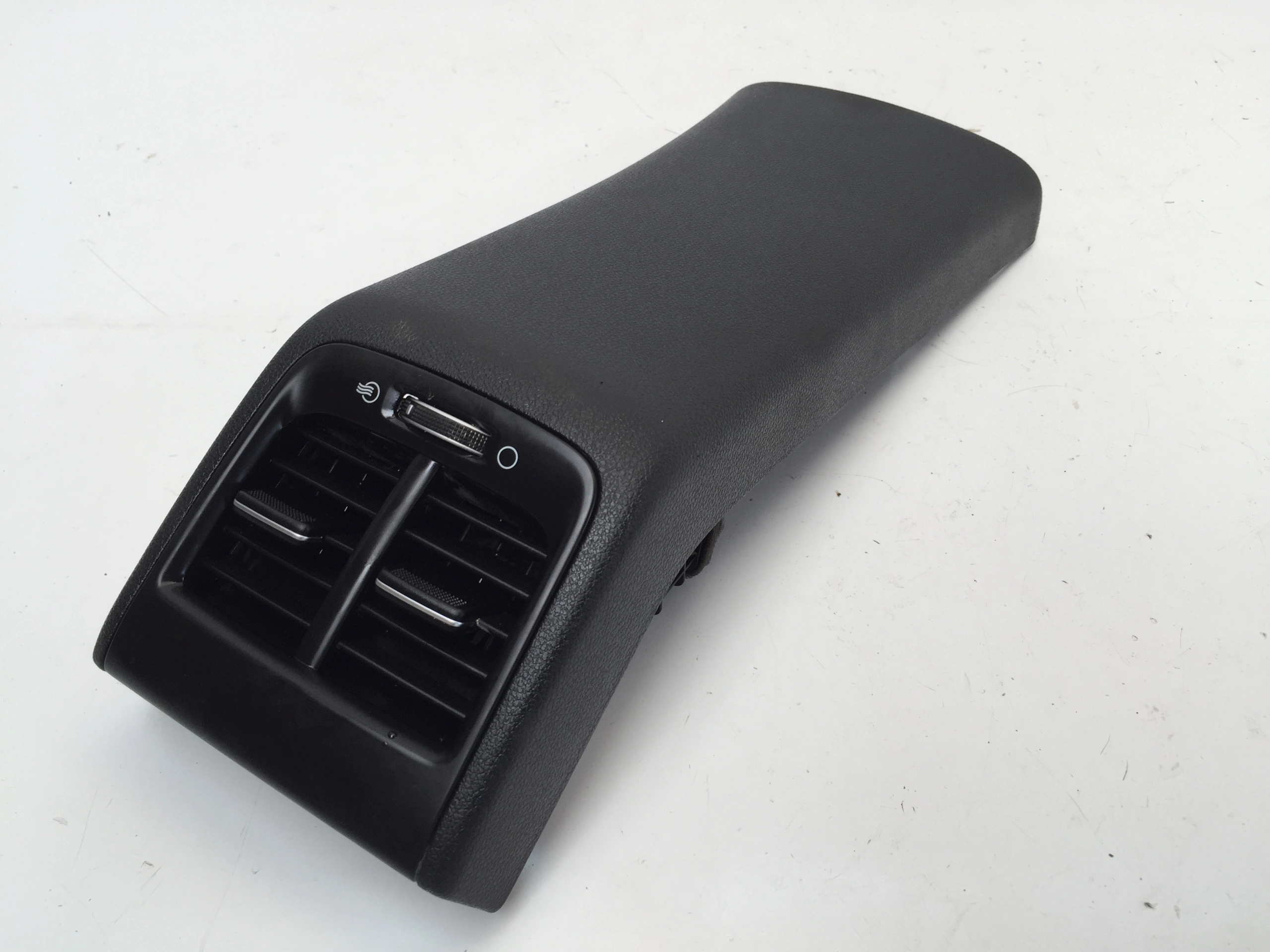 84641-G5010 - KIA NIRO 2021 ВЕНТИЛЯЦІЙНА РЕШІТКА ЗАДНЯ КРИШКА ТУНЕЛЮ