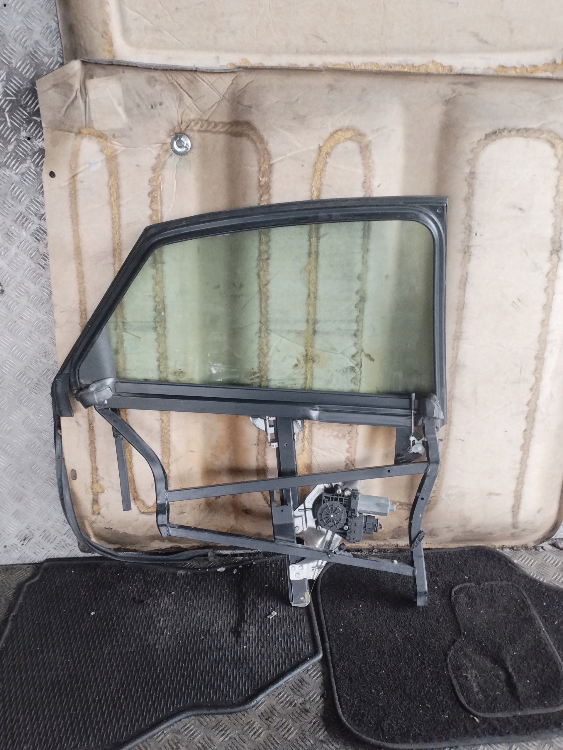 window regulator left rear part Audi A6C5 sedan