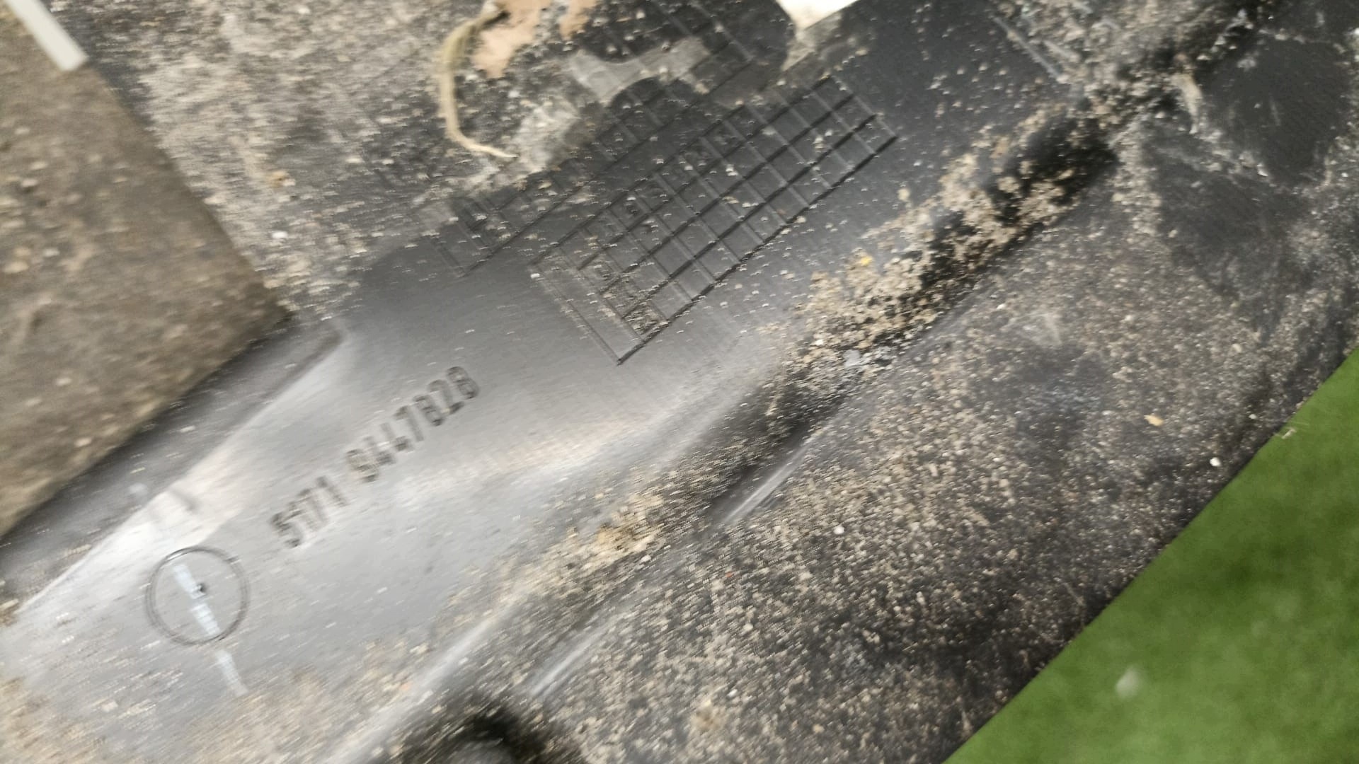MINI F56 mudguard front right 9447828